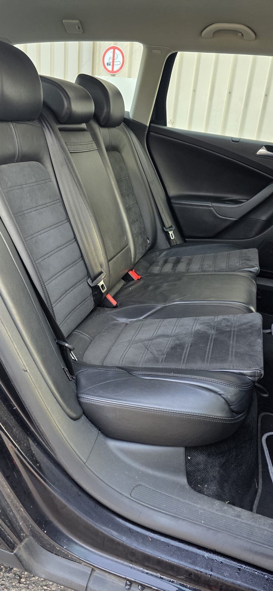 VW Passat Variant 2.0 FSI Highline 4Motion-image-6
