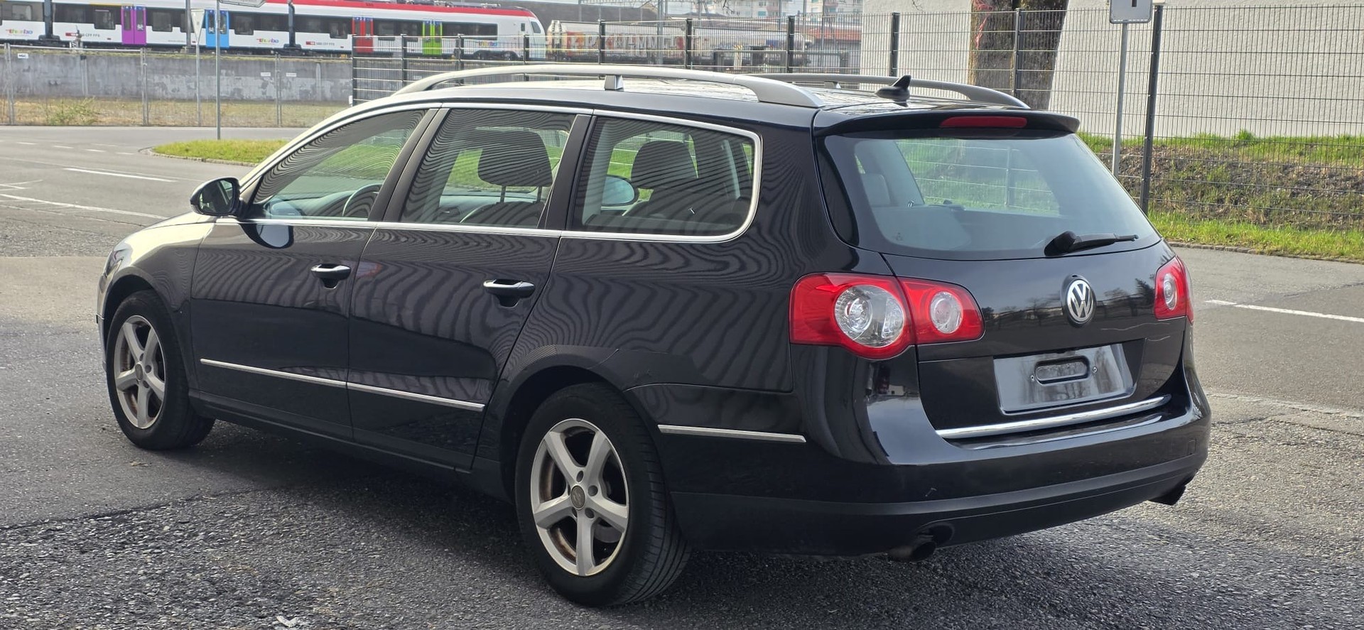 VW Passat Variant 2.0 FSI Highline 4Motion-image-3