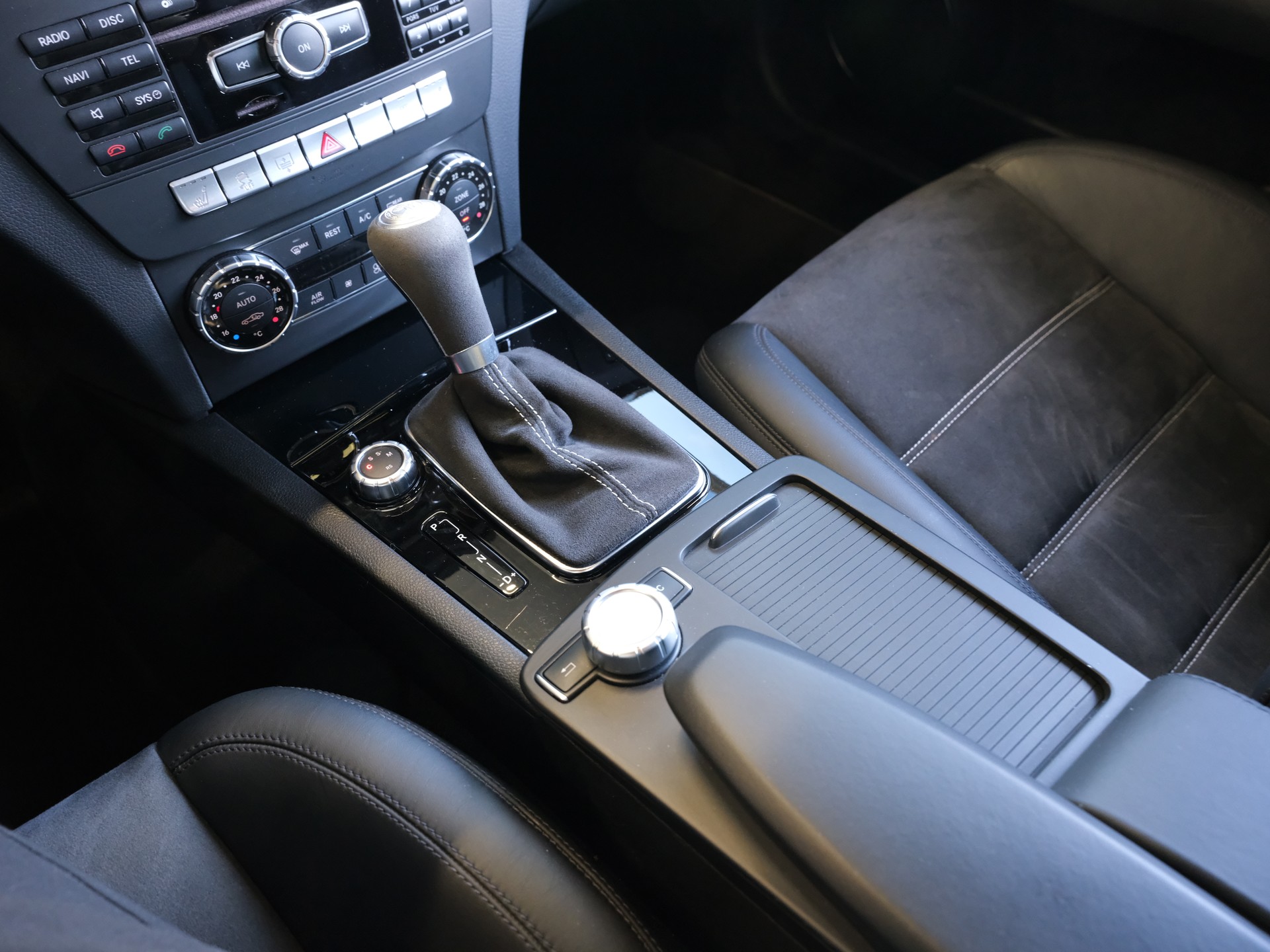 MERCEDES-BENZ C 63 AMG Avantgarde Edition 507 Speedshift MCT *Sonderlackierung* *Carbon Paket*-image-25