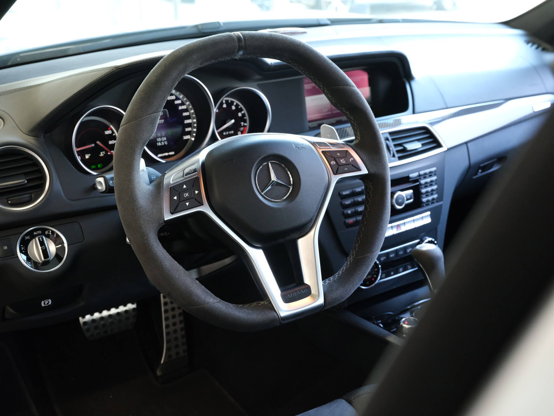 MERCEDES-BENZ C 63 AMG Avantgarde Edition 507 Speedshift MCT *Sonderlackierung* *Carbon Paket*-image-19
