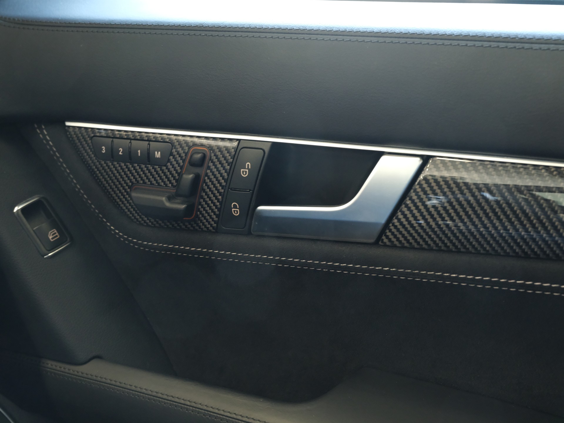 MERCEDES-BENZ C 63 AMG Avantgarde Edition 507 Speedshift MCT *Sonderlackierung* *Carbon Paket*-image-27