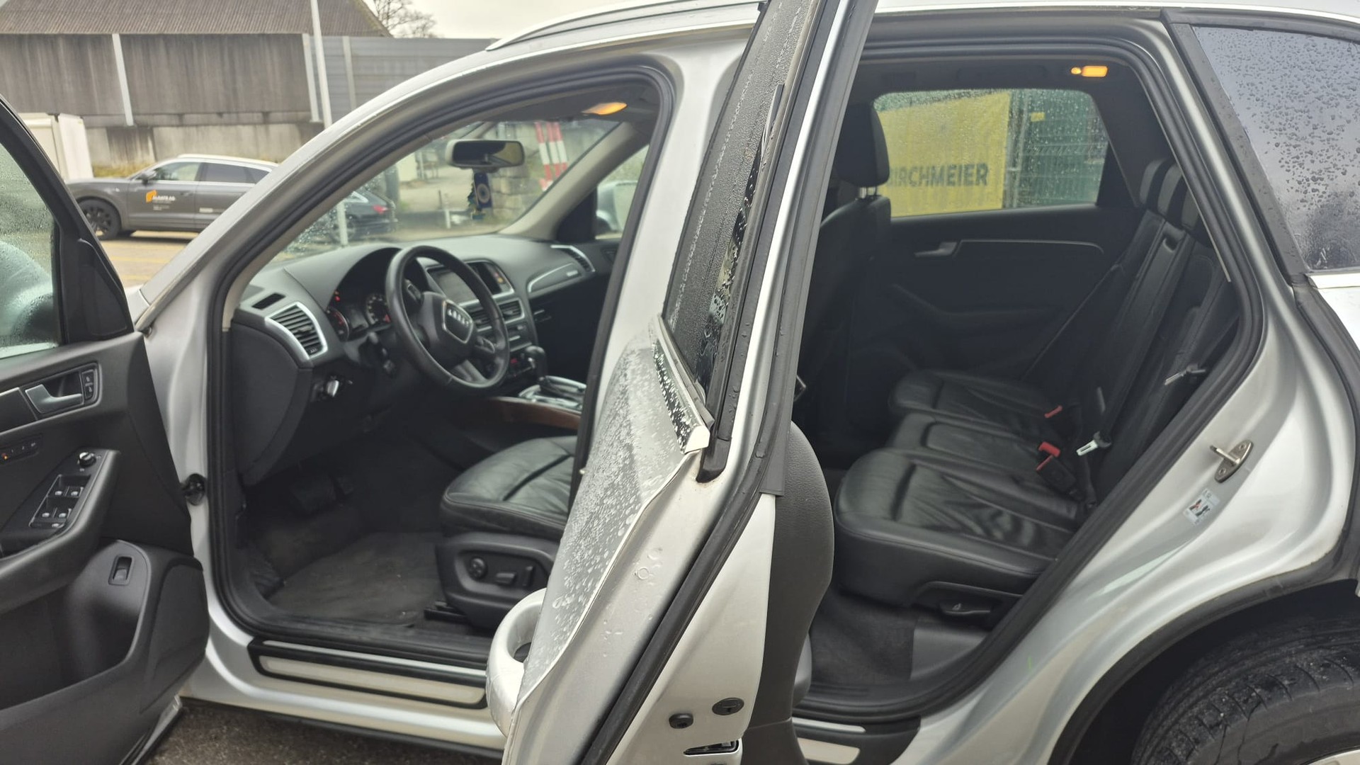 AUDI Q5 3.2 FSI quattro S-tronic-image-9