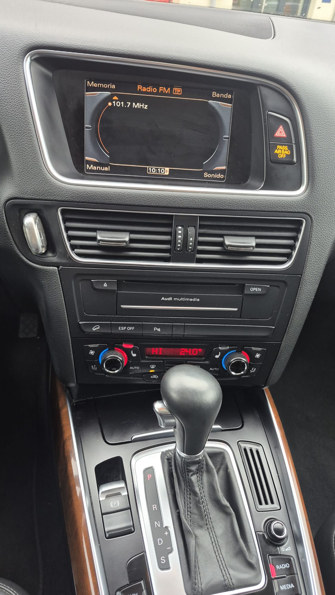 AUDI Q5 3.2 FSI quattro S-tronic-image-11