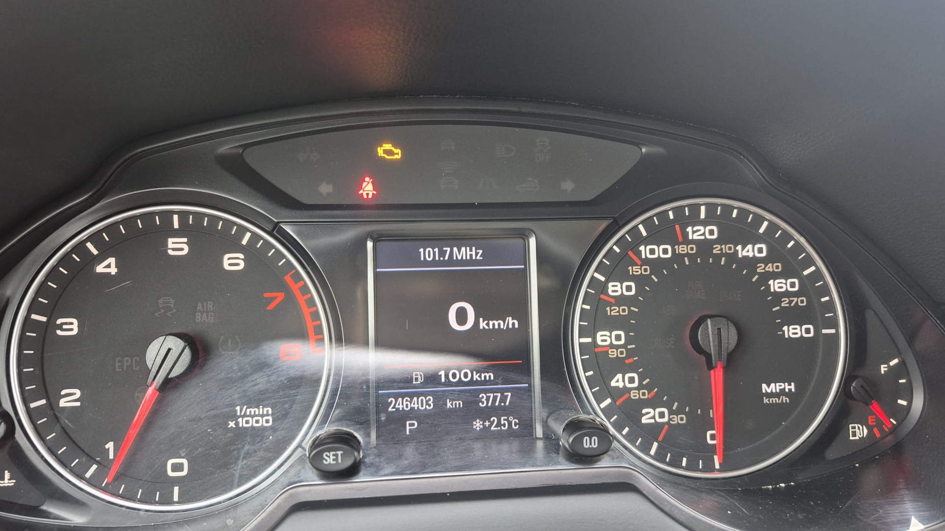 AUDI Q5 3.2 FSI quattro S-tronic-image-12