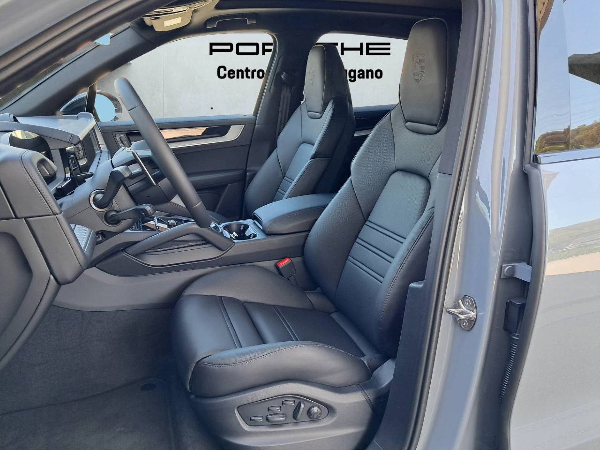 PORSCHE Cayenne S E-Hybrid-image-4