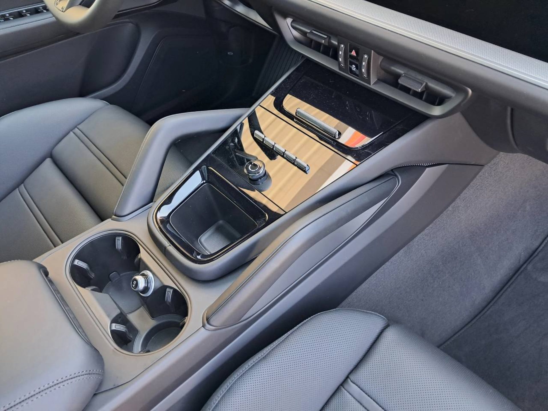PORSCHE Cayenne S E-Hybrid-image-26