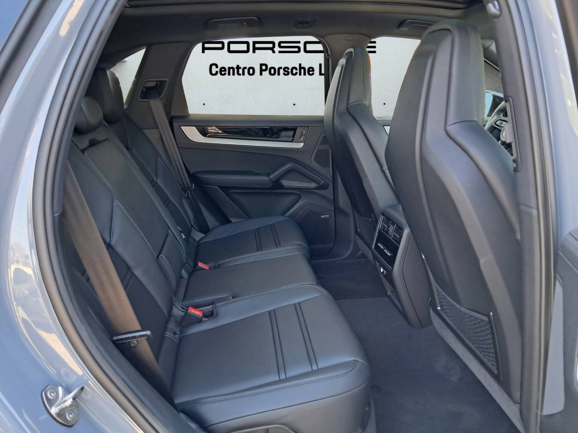 PORSCHE Cayenne S E-Hybrid-image-17