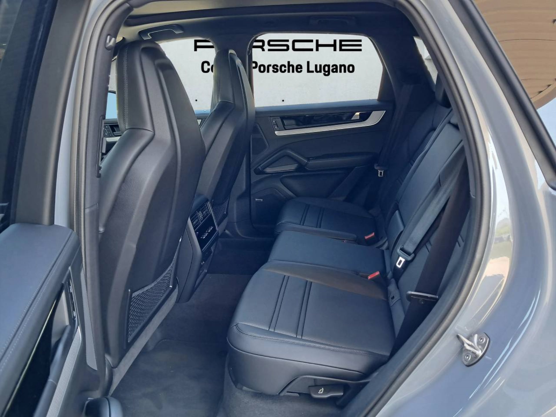 PORSCHE Cayenne S E-Hybrid-image-16