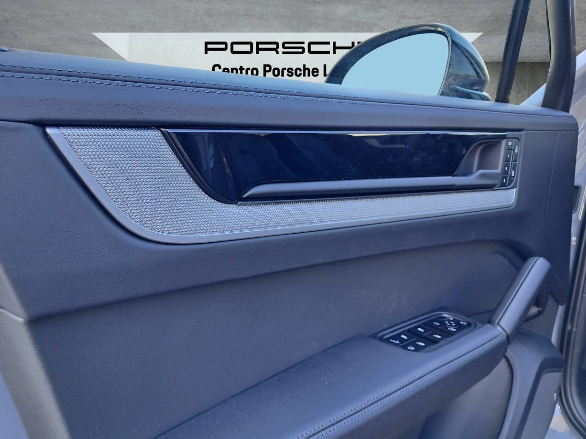 PORSCHE Cayenne S E-Hybrid-image-28