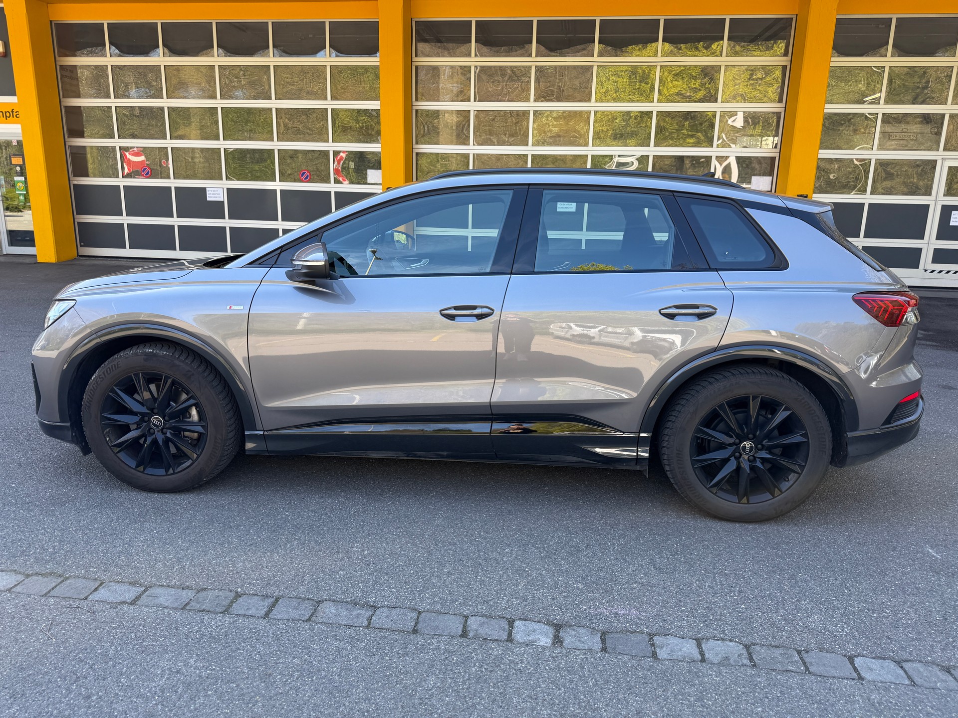 AUDI Q4 e-tron 40-image-2