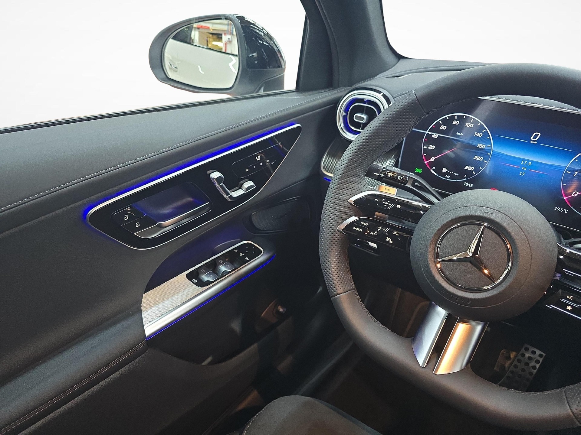 MERCEDES-BENZ GLC 220 d 4MATIC AMG Line-image-6