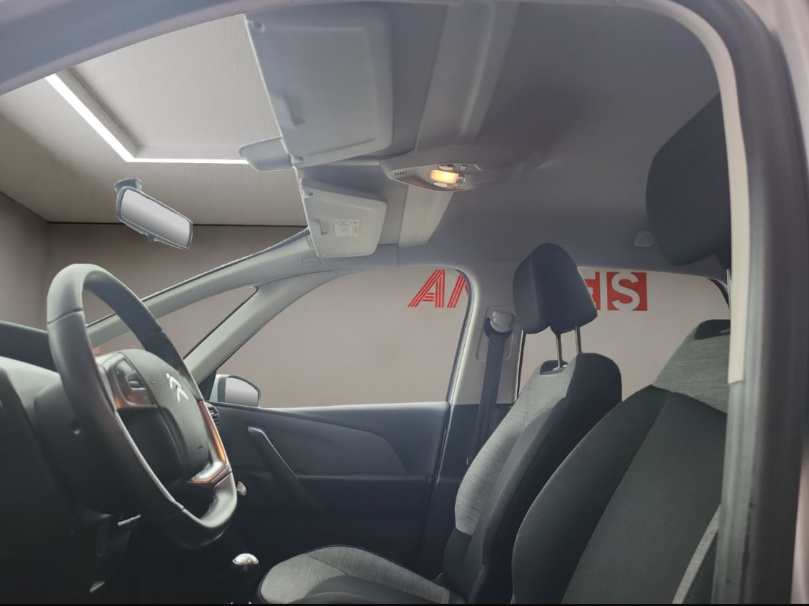 CITROEN C4 Picasso 1.6i 16V Attraction-image-8