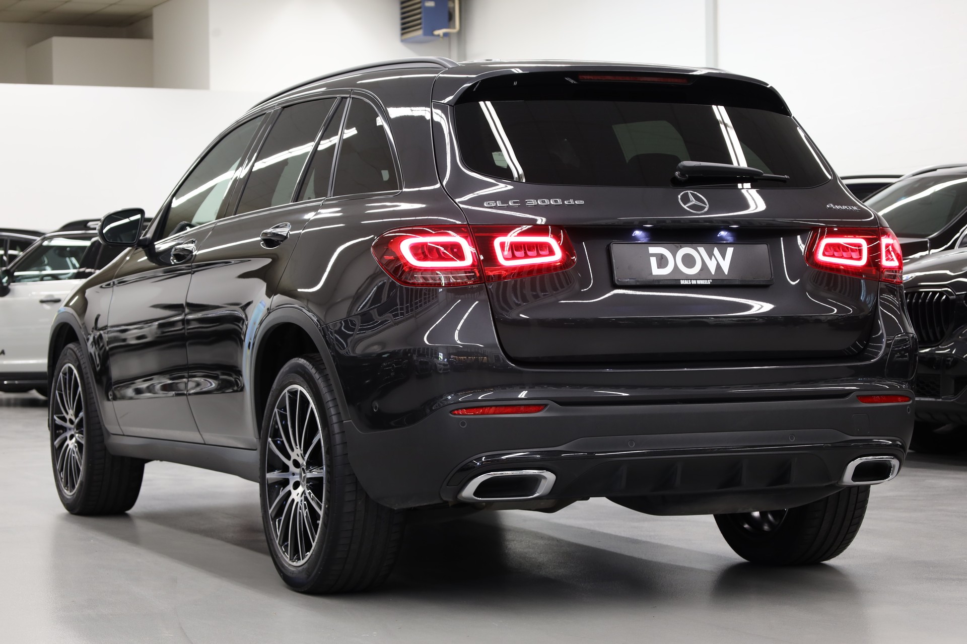 MERCEDES-BENZ GLC 300 de AMG Line 4m-image-5