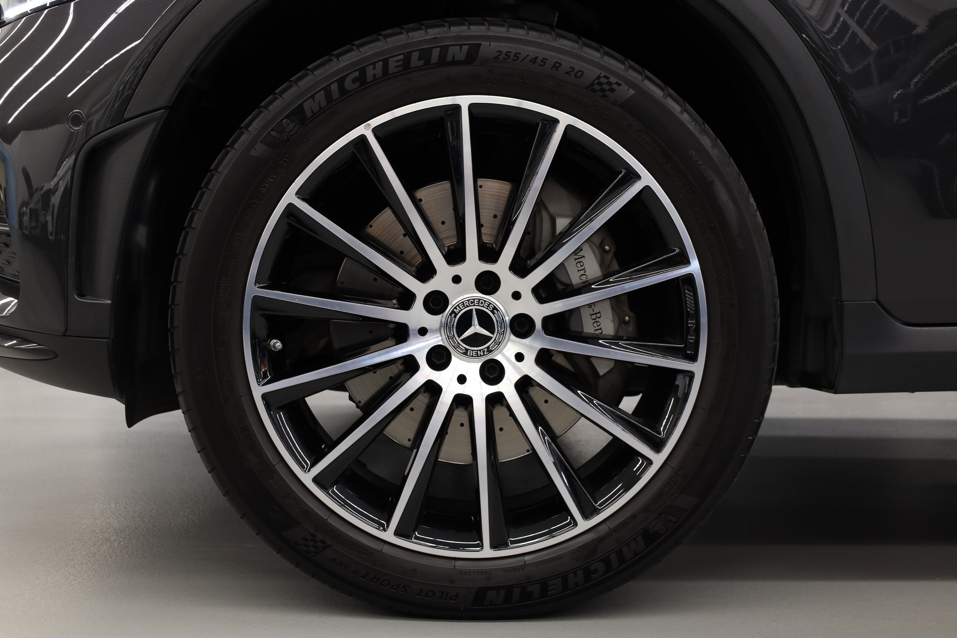 MERCEDES-BENZ GLC 300 de AMG Line 4m-image-10