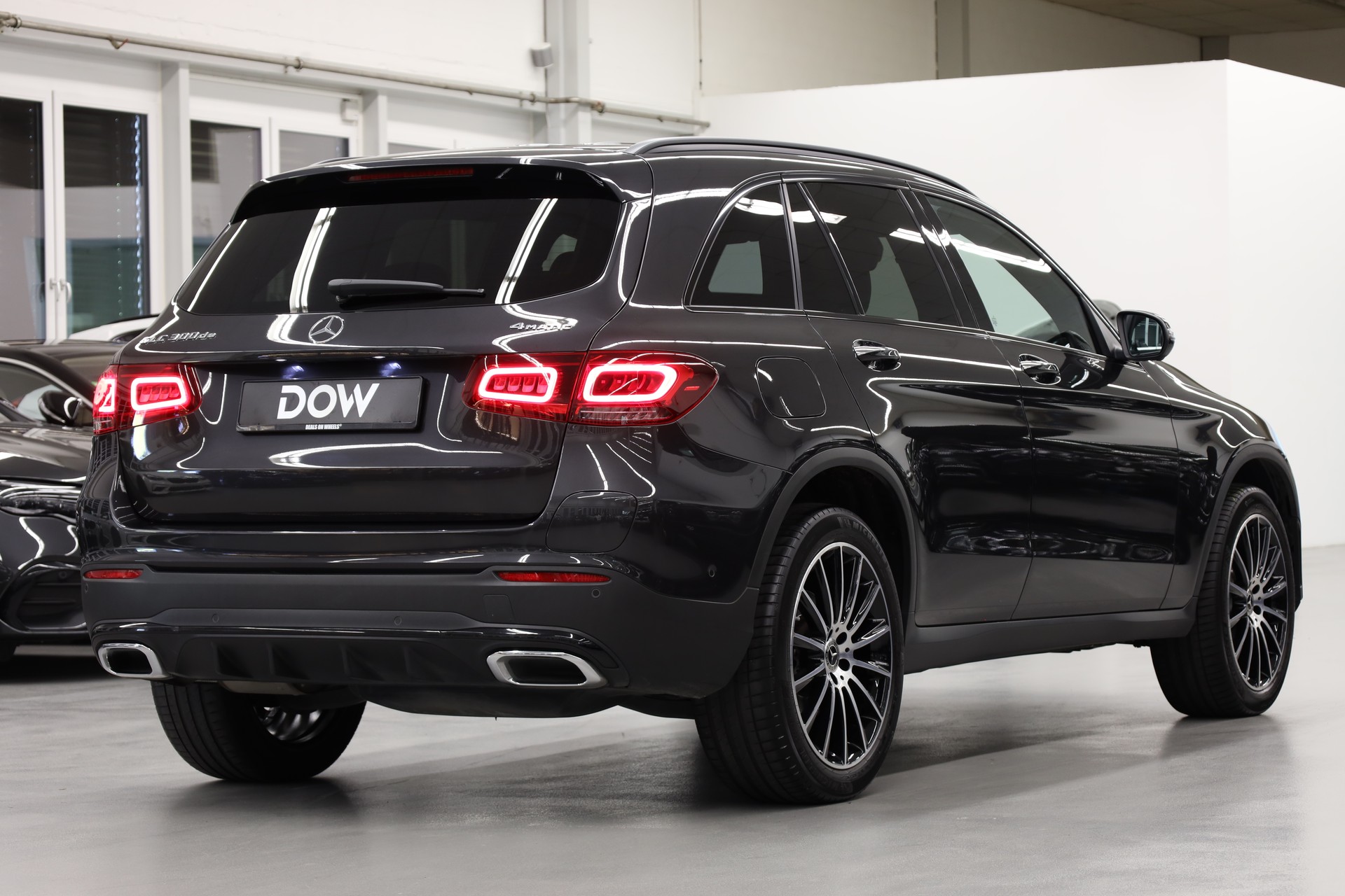 MERCEDES-BENZ GLC 300 de AMG Line 4m-image-6