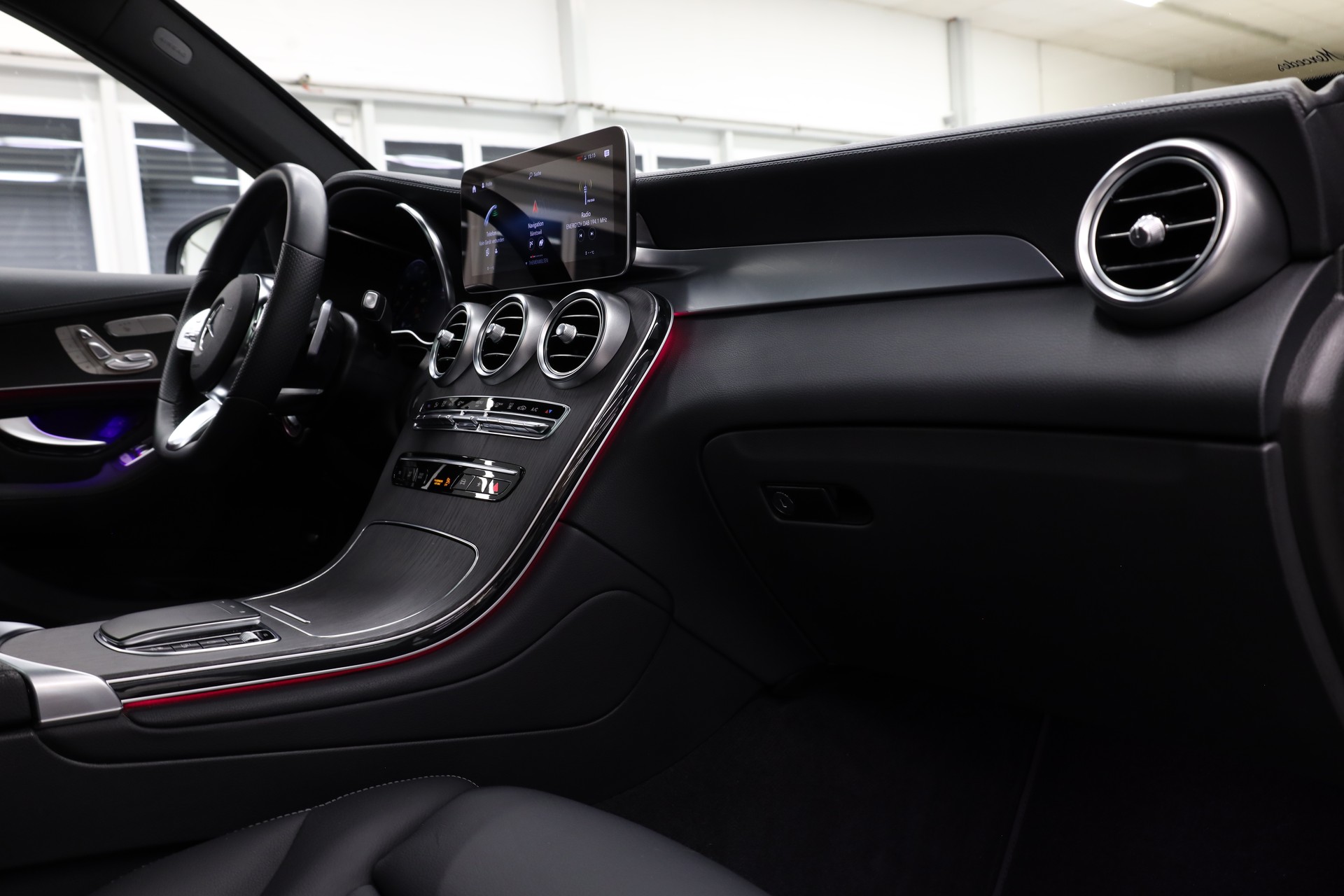 MERCEDES-BENZ GLC 300 de AMG Line 4m-image-18