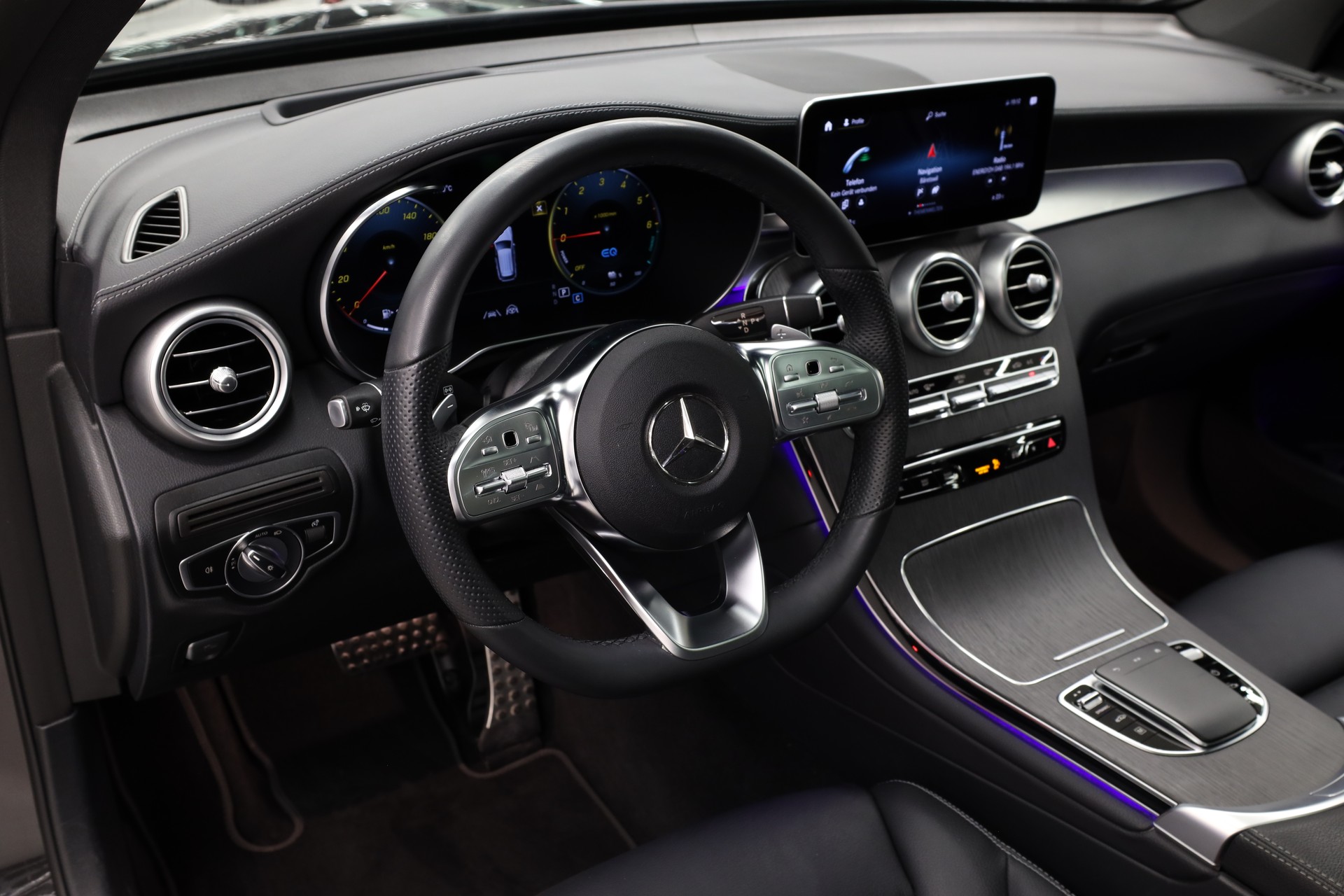 MERCEDES-BENZ GLC 300 de AMG Line 4m-image-14