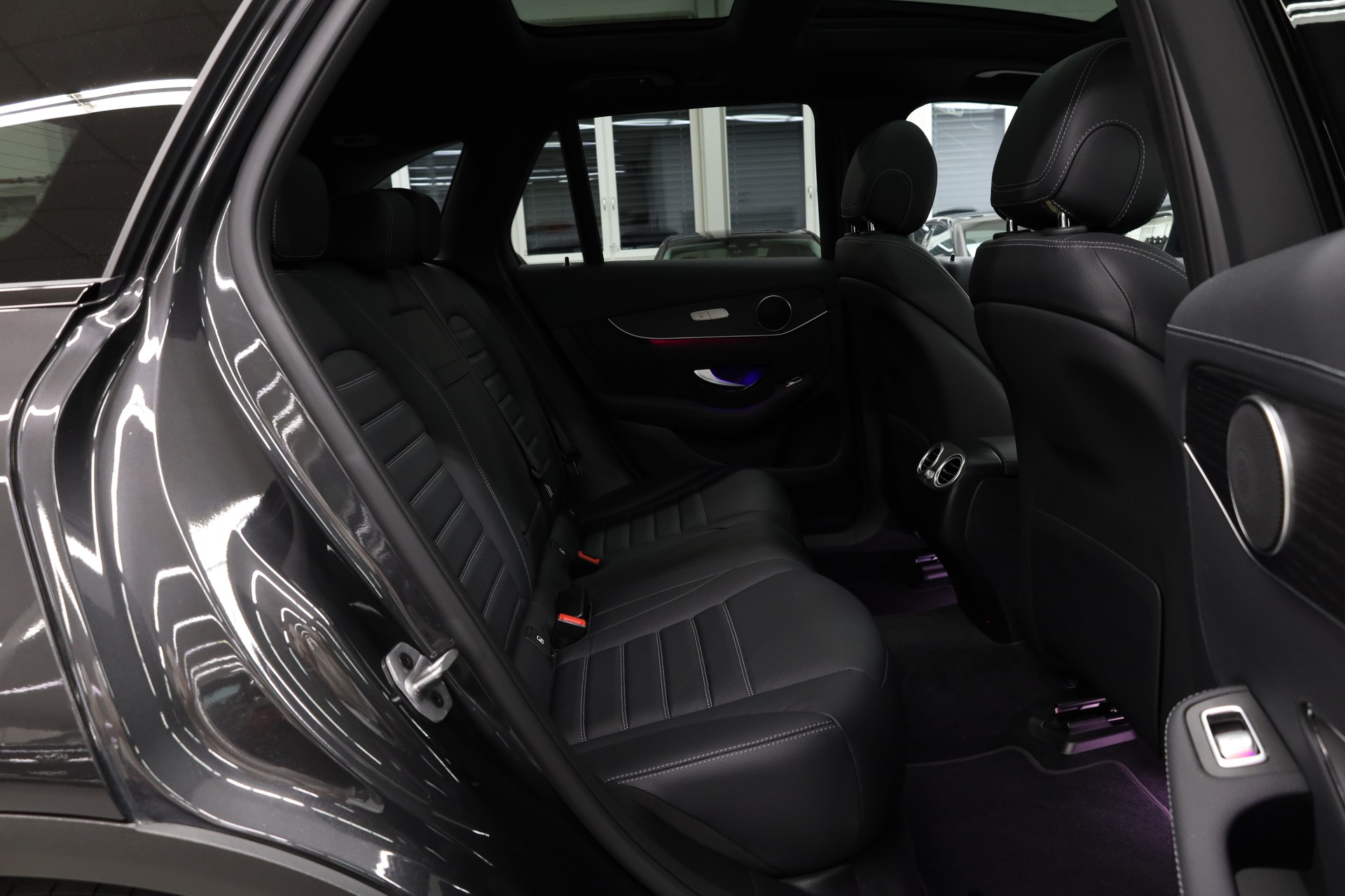 MERCEDES-BENZ GLC 300 de AMG Line 4m-image-24
