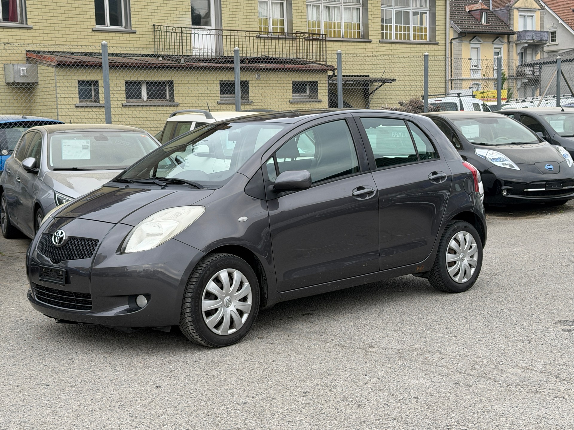 TOYOTA Yaris 1.3 Linea Luna-image-2