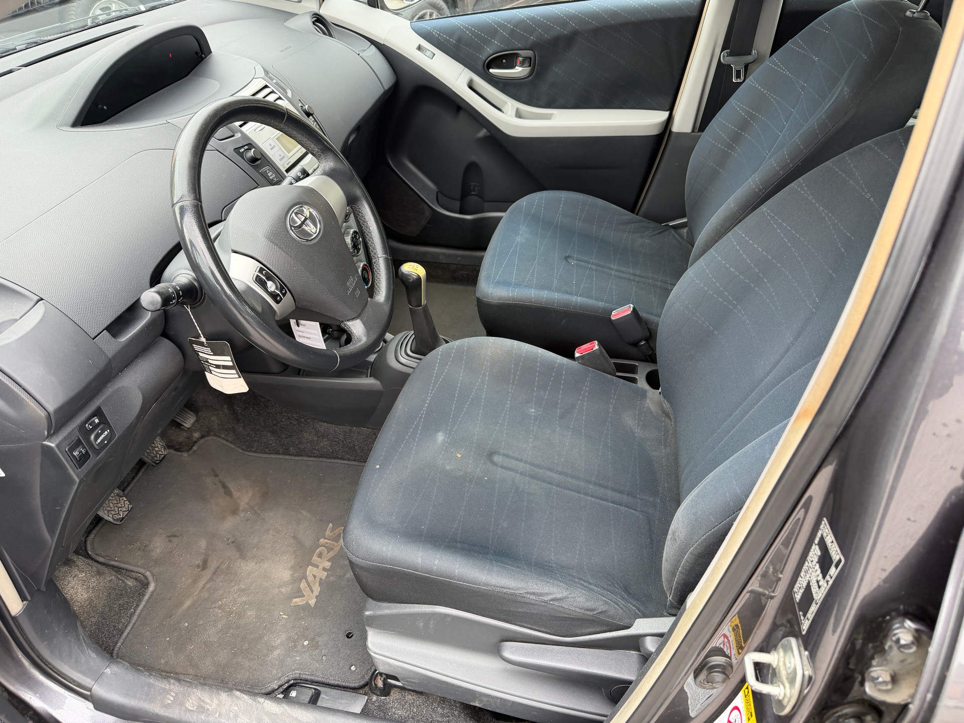 TOYOTA Yaris 1.3 Linea Luna-image-8