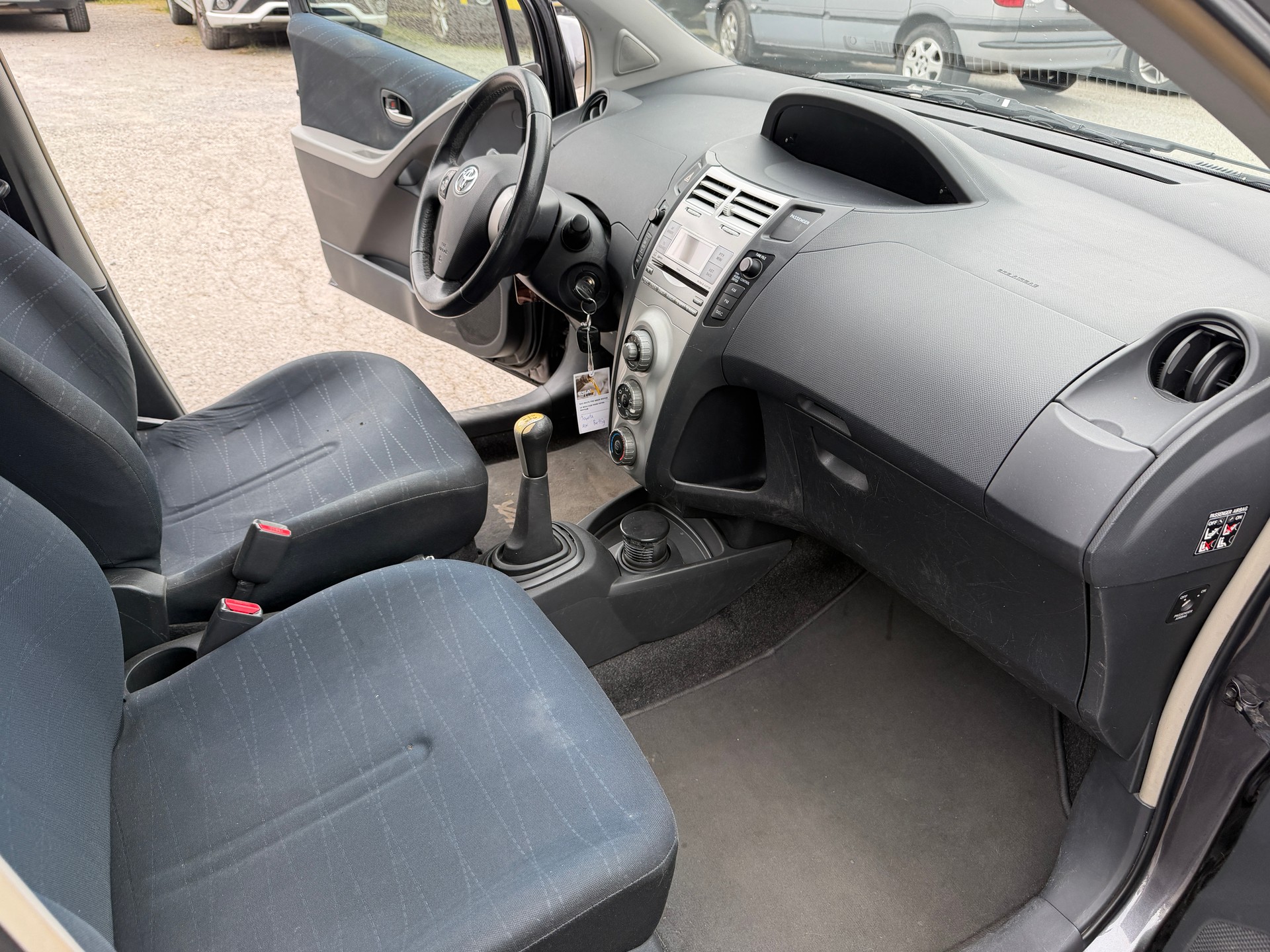 TOYOTA Yaris 1.3 Linea Luna-image-7