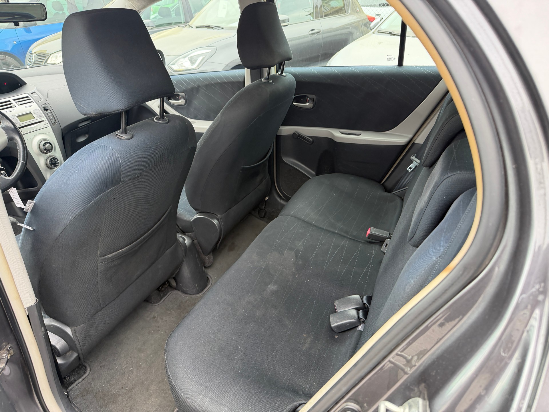 TOYOTA Yaris 1.3 Linea Luna-image-9