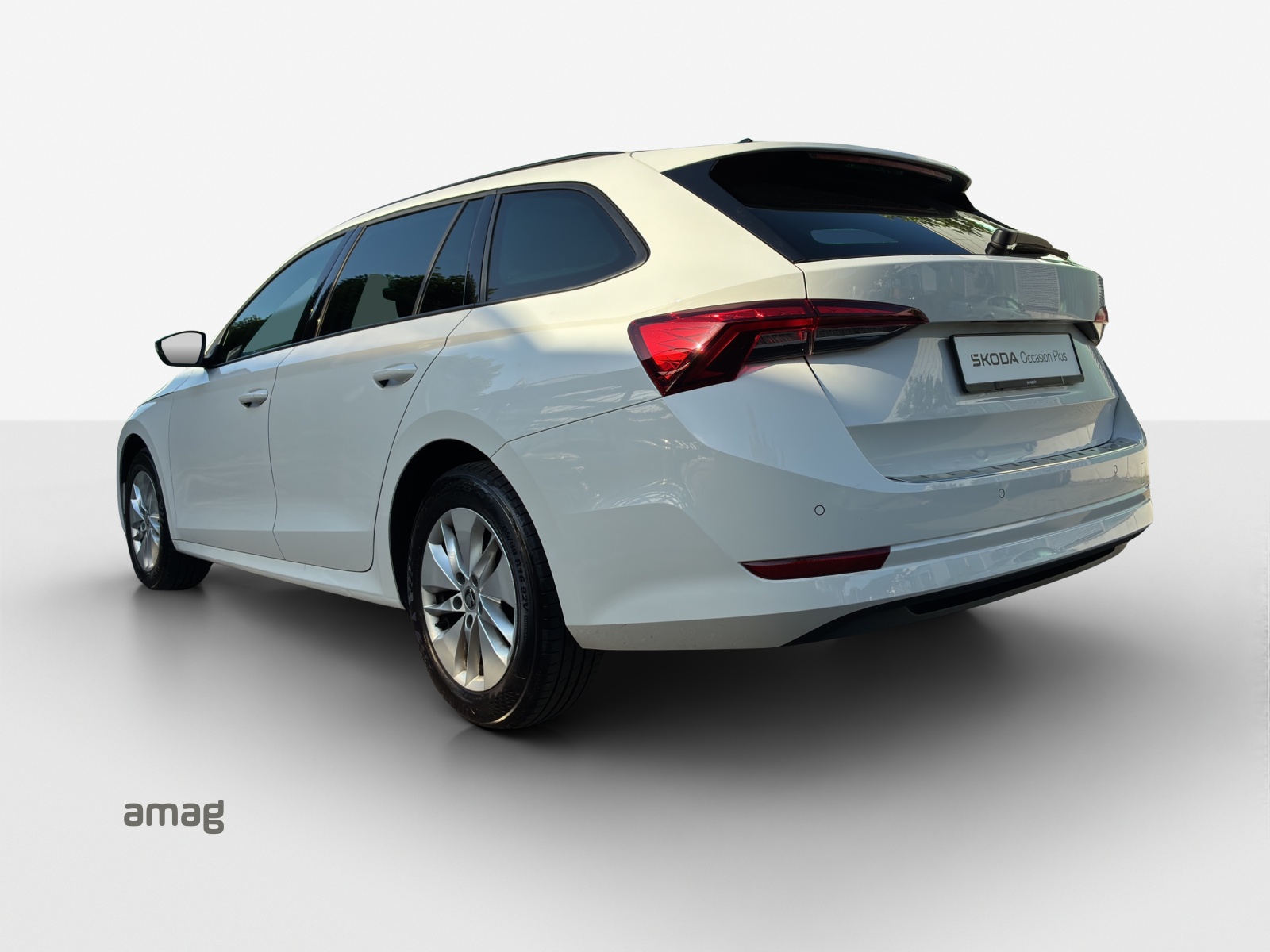 SKODA Octavia Combi 2.0 TDI DSG Ambition-image-2