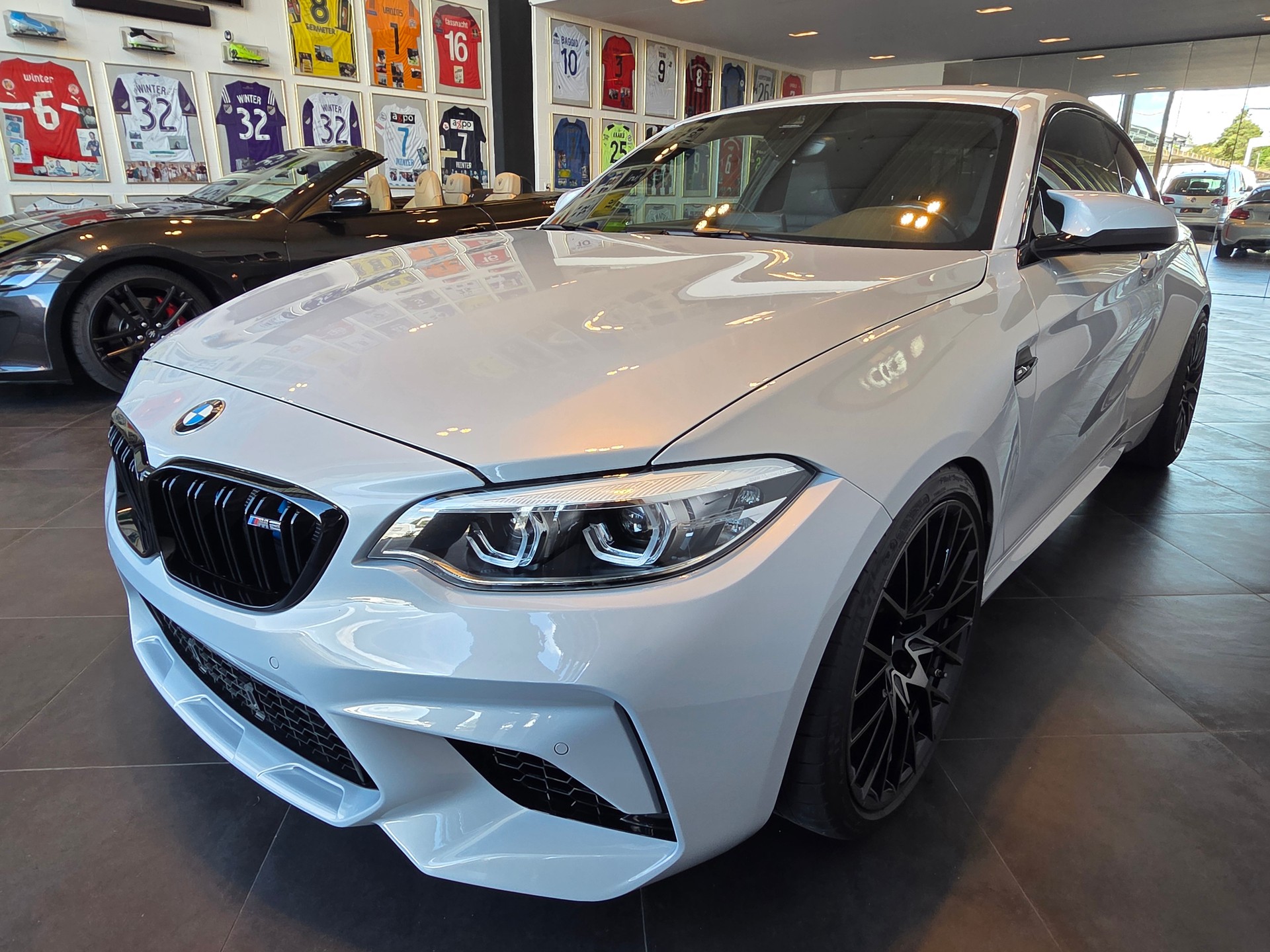 BMW M2 Competition-showroom-element-2