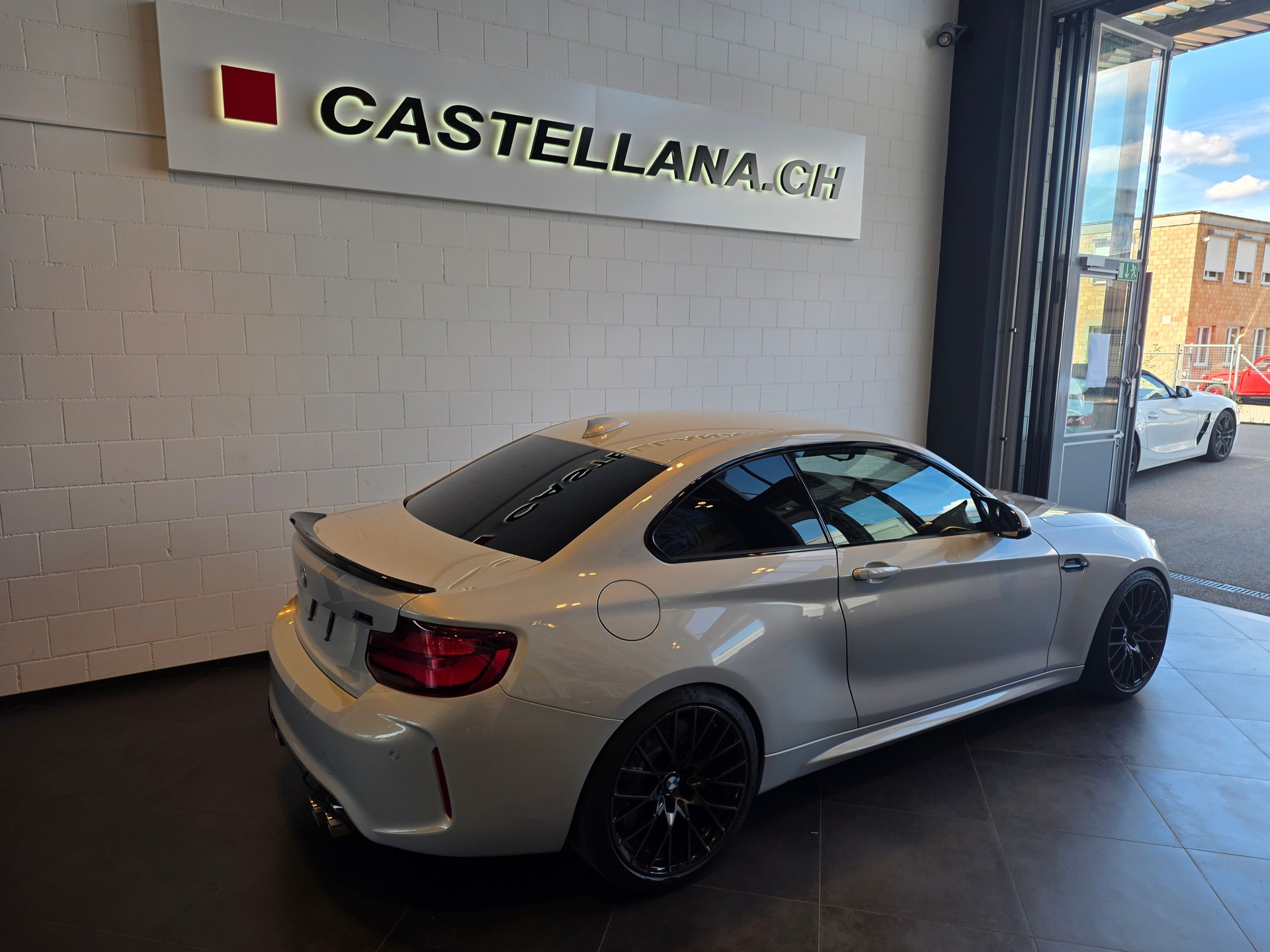 BMW M2 Competition-showroom-element-3