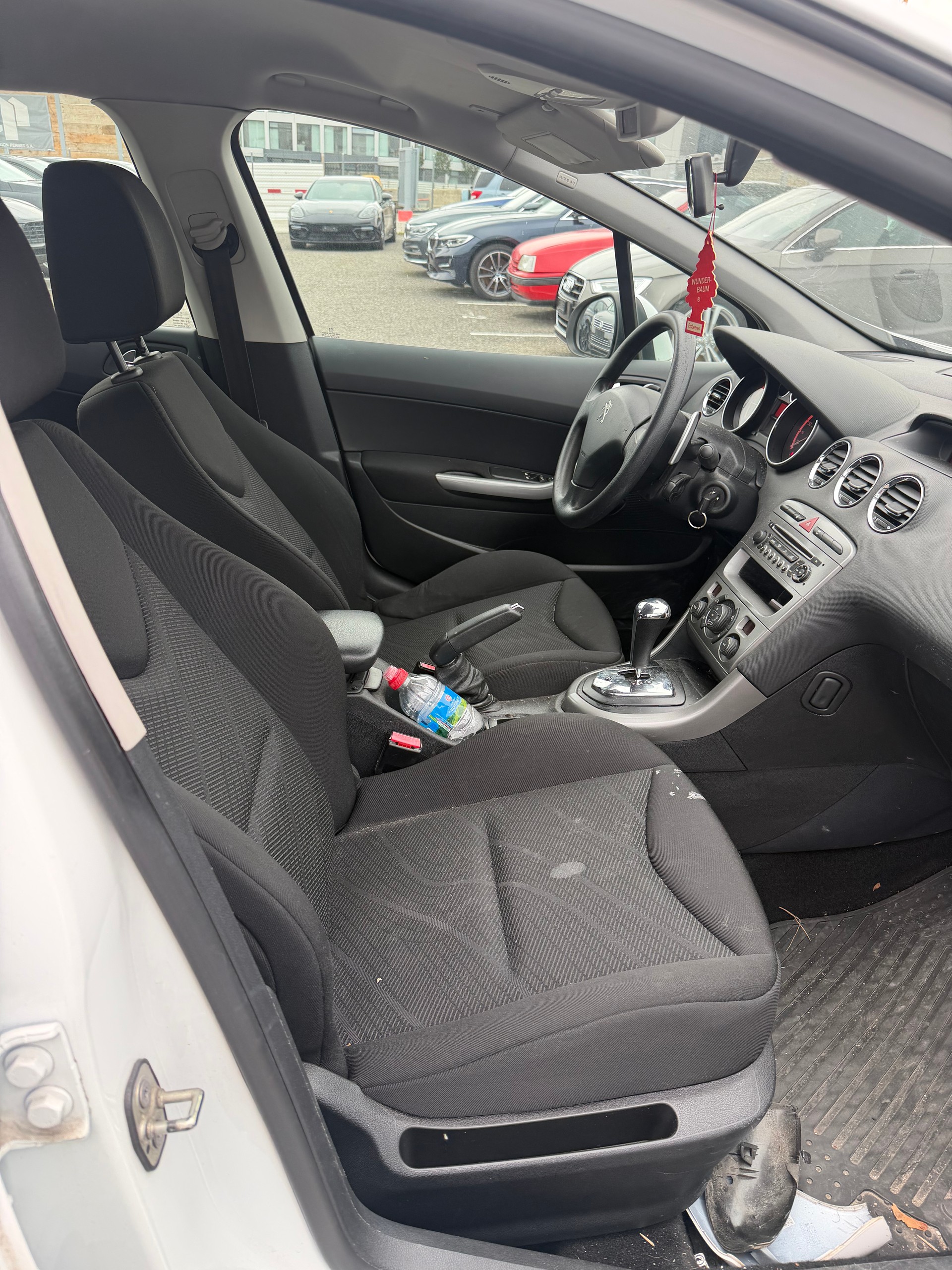 PEUGEOT 308 SW 1.6 HDI Business EGS6 - Export-image-10