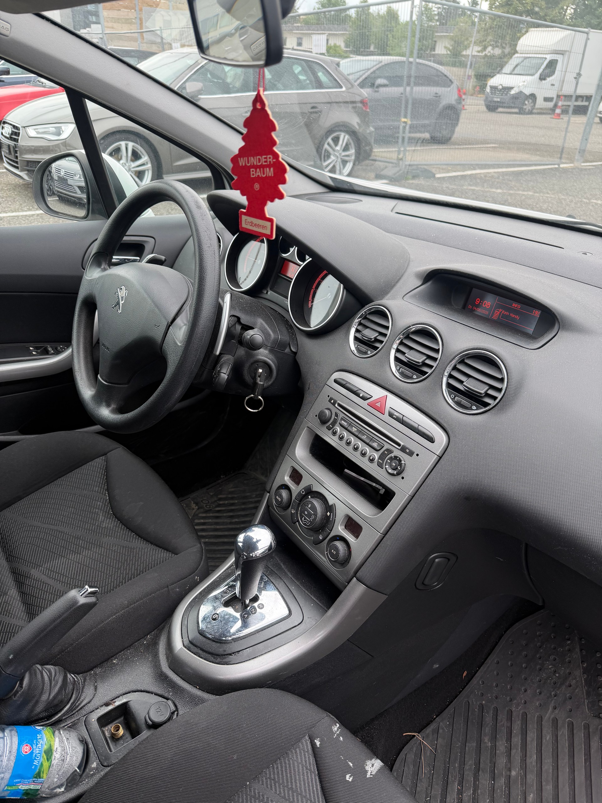 PEUGEOT 308 SW 1.6 HDI Business EGS6 - Export-image-12
