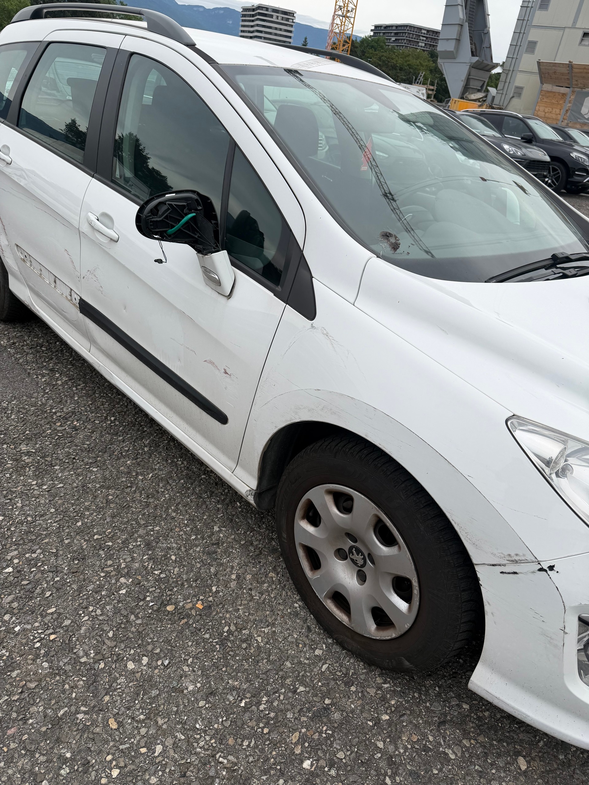 PEUGEOT 308 SW 1.6 HDI Business EGS6 - Export-image-8