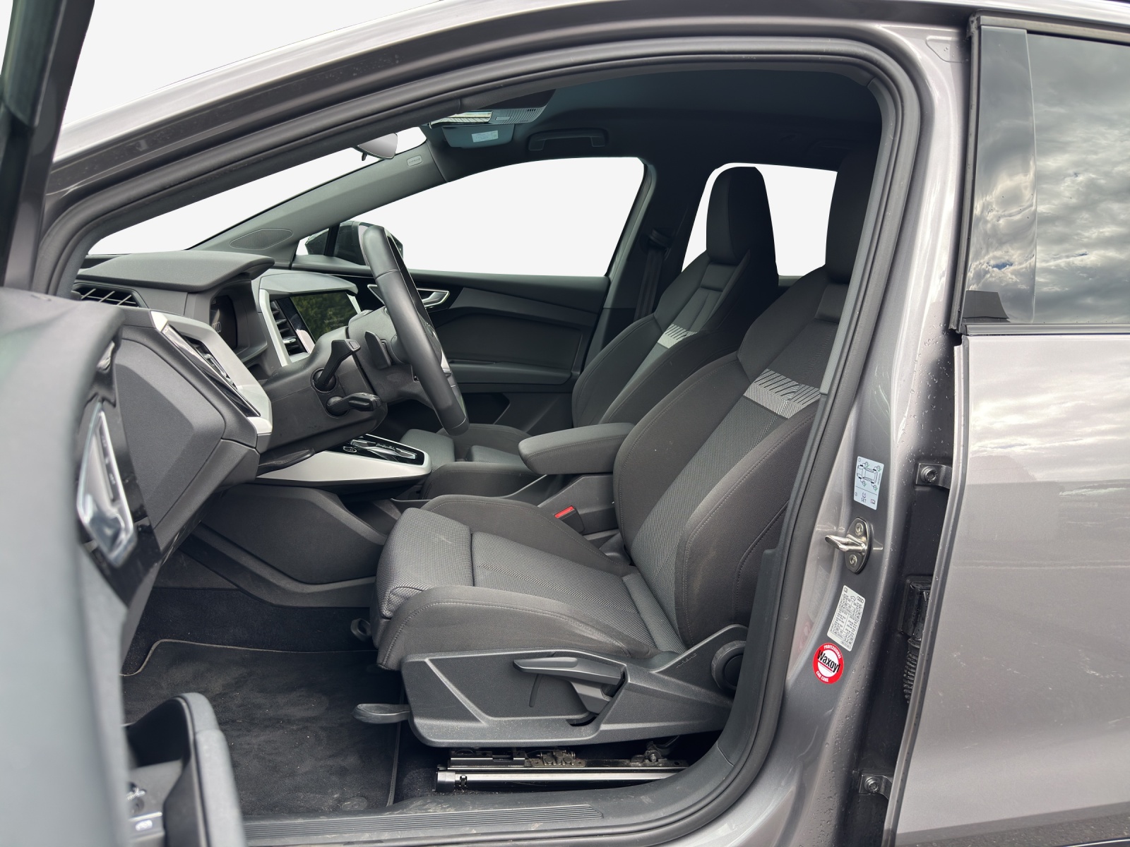 AUDI Q4 e-tron 50 quattro-image-7