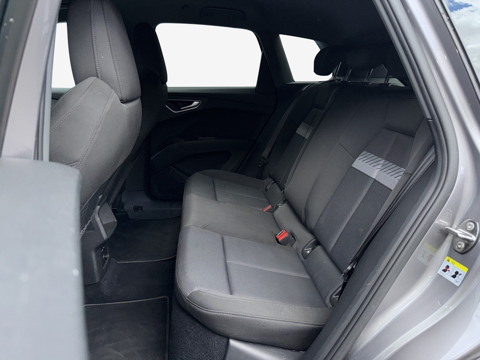 AUDI Q4 e-tron 50 quattro-image-11