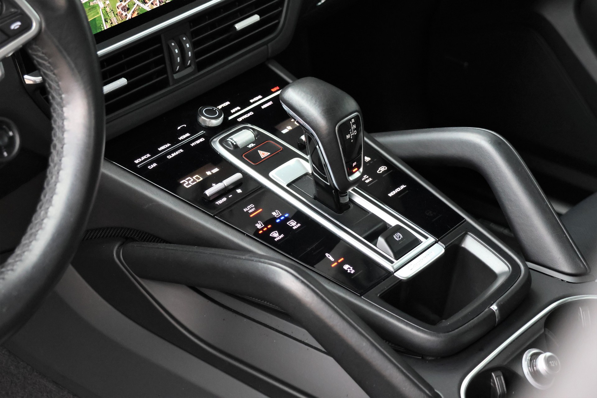 PORSCHE Cayenne E-Hybrid (CH) "Approved 10/27"-image-11