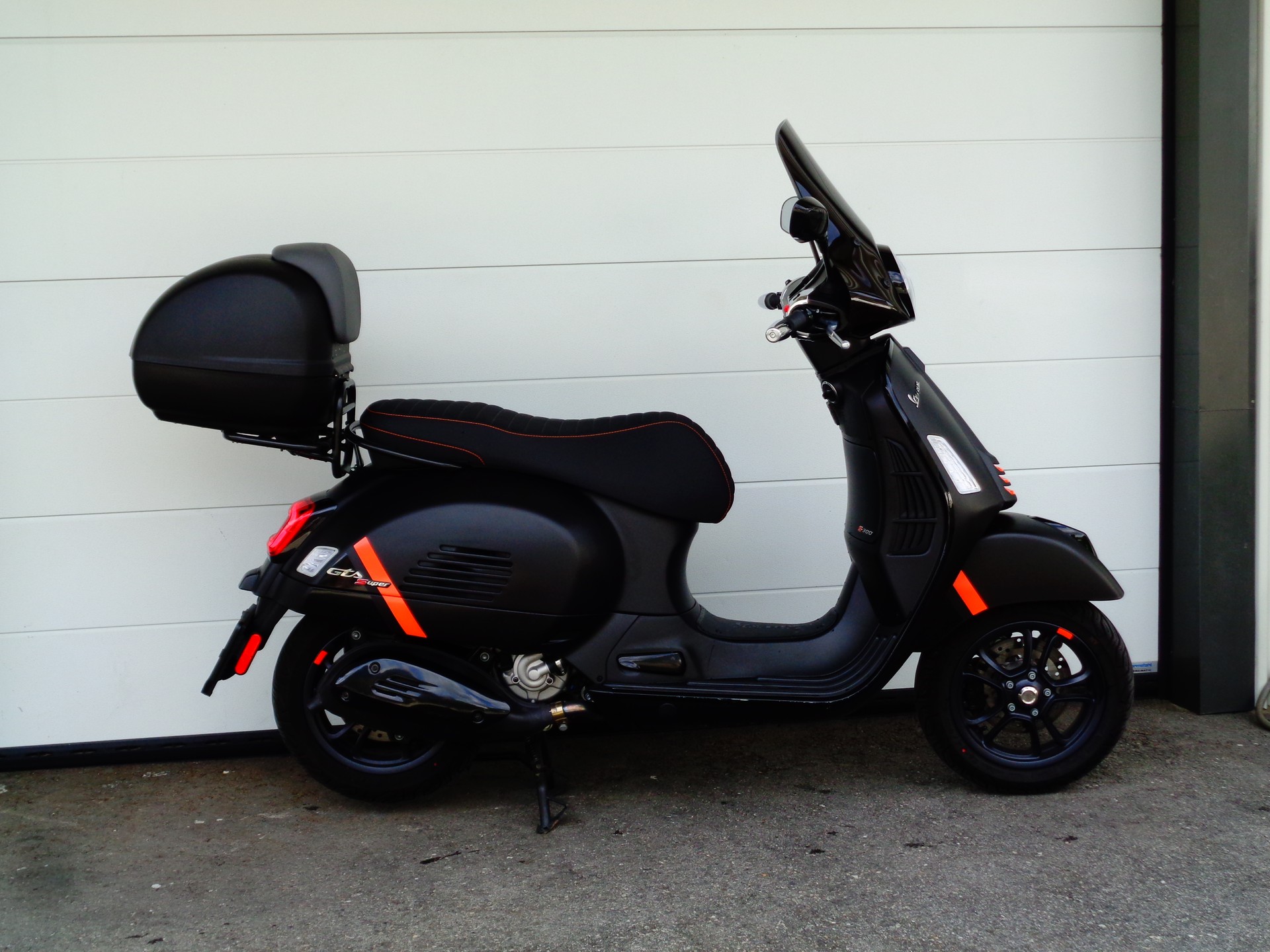 PIAGGIO Vespa GTS 300 Super Sport hpe ABS-showroom-element-2