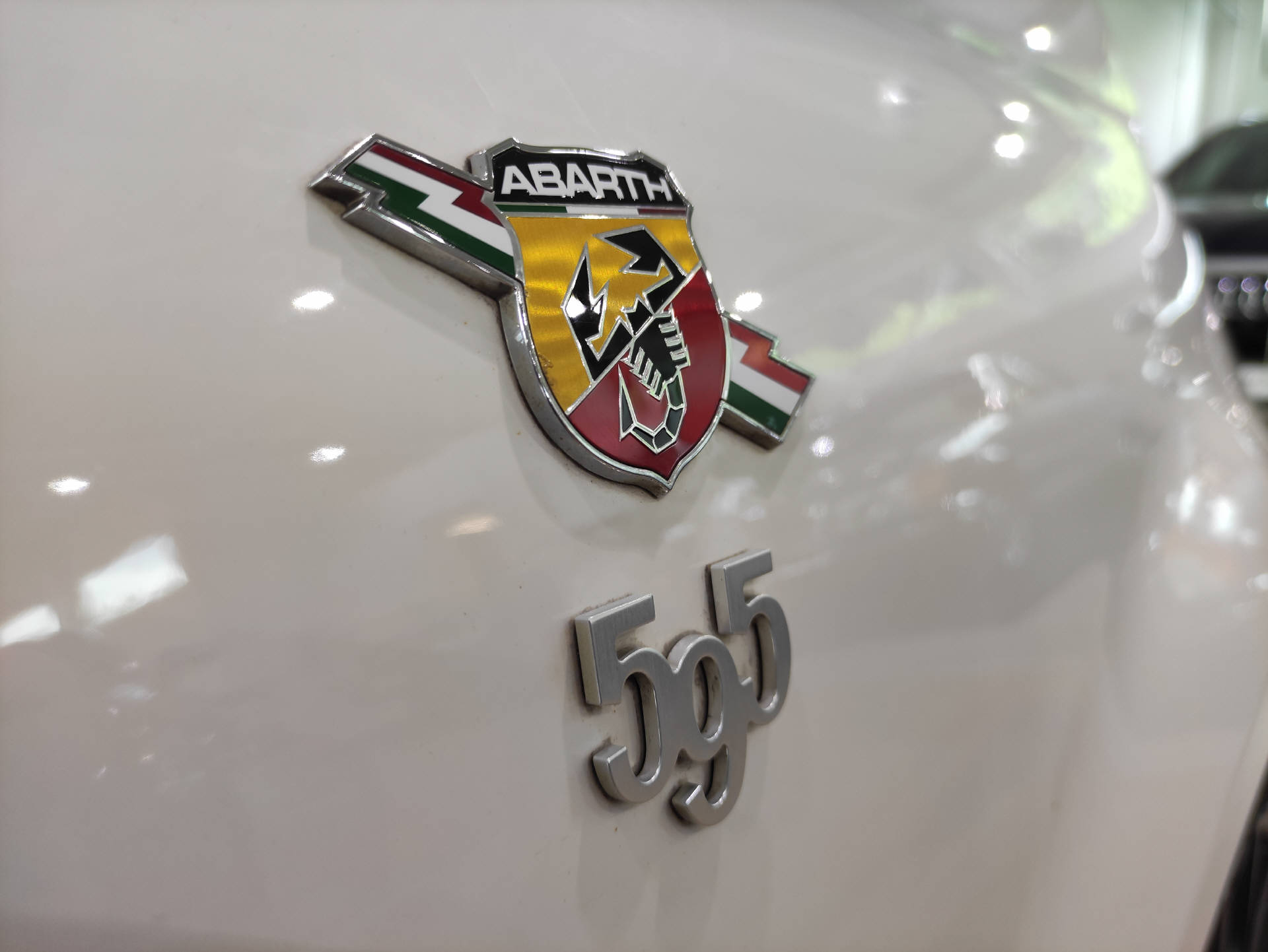 FIAT 595 Abarth 1.4 T-Jet 180 Competizione-image-2