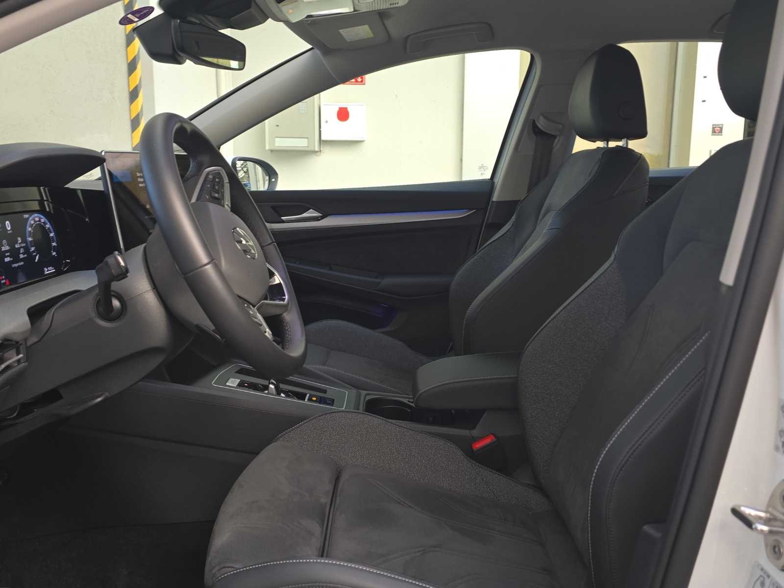 VW Golf 1.5 e TSI mHEV Life DSG-image-4