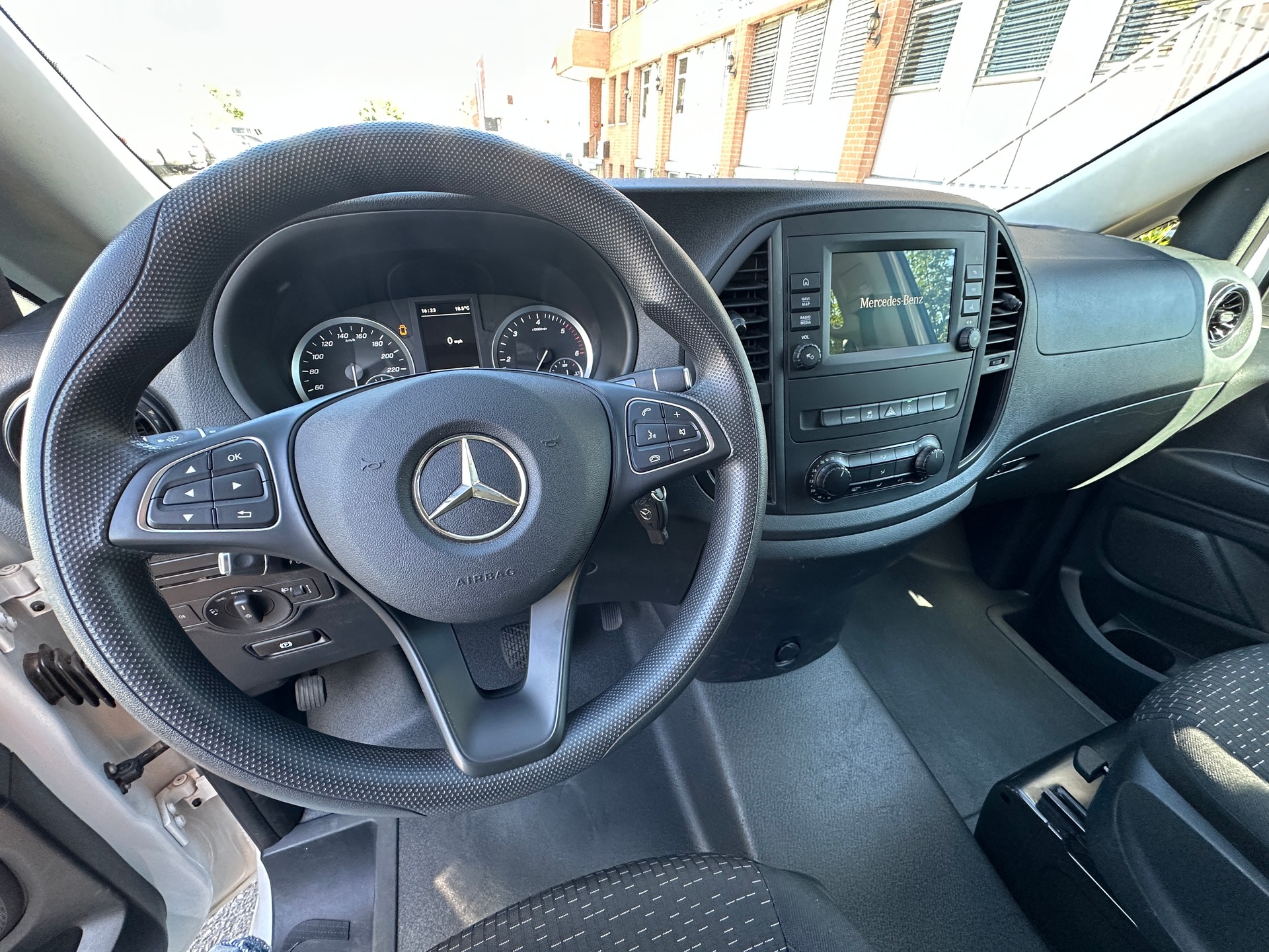 MERCEDES-BENZ Vito 114 CDI Lang Pro Tourer 9G-Tronic-image-7