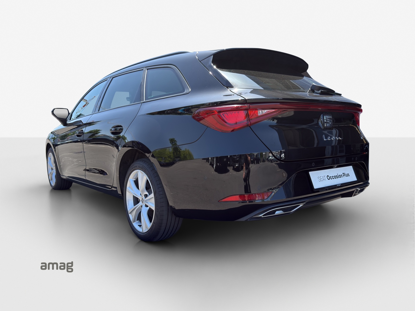 SEAT Leon ST 1.5 eHybrid pHEV DSG FR-image-2