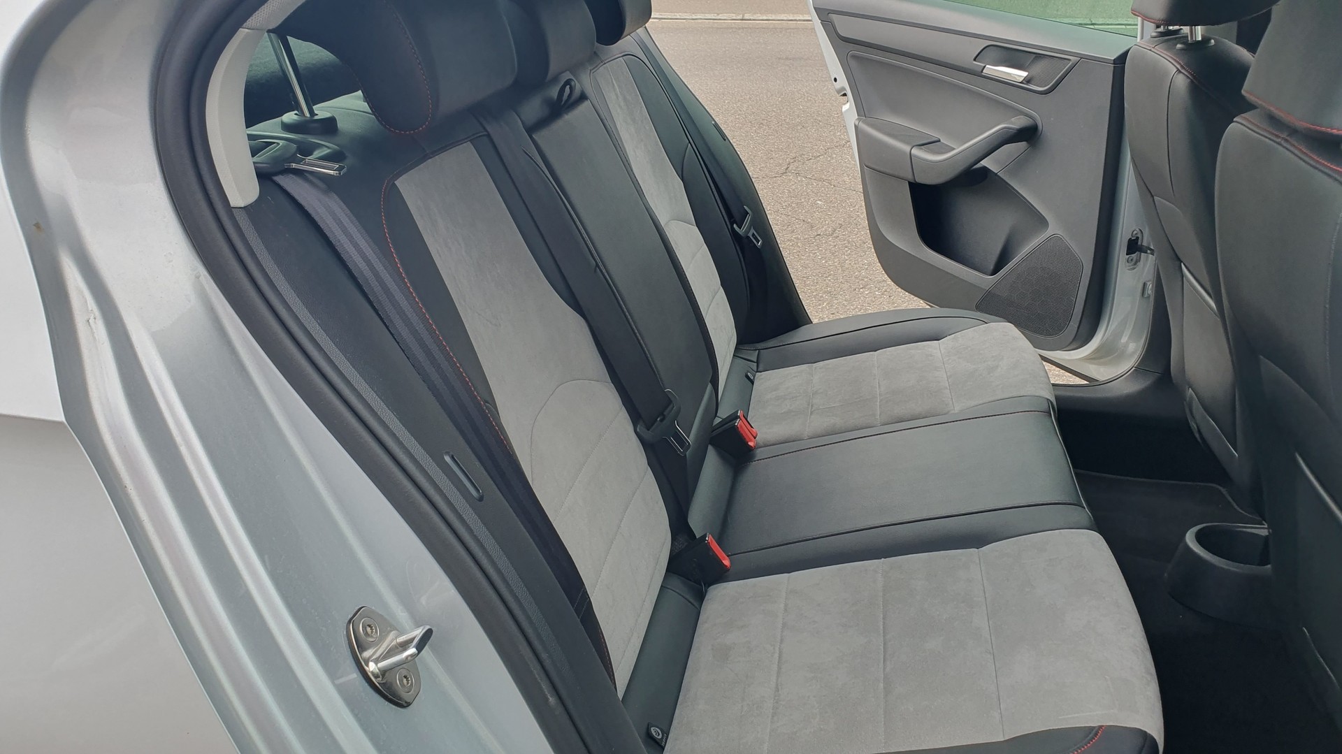 SEAT Toledo 1.4 TSI FR Line DSG-image-10