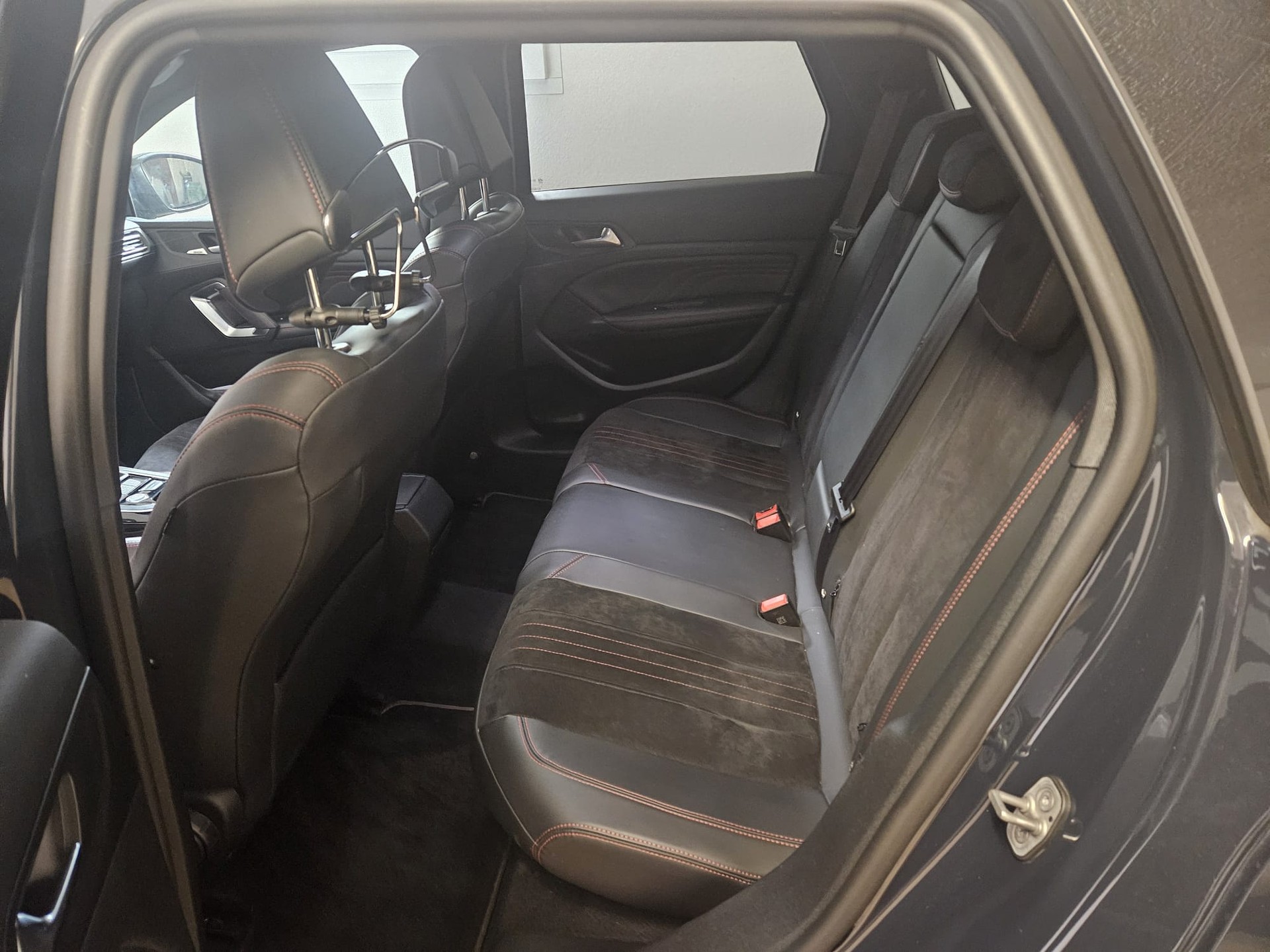 PEUGEOT 2.0 BlueHDi 180 GT-image-5
