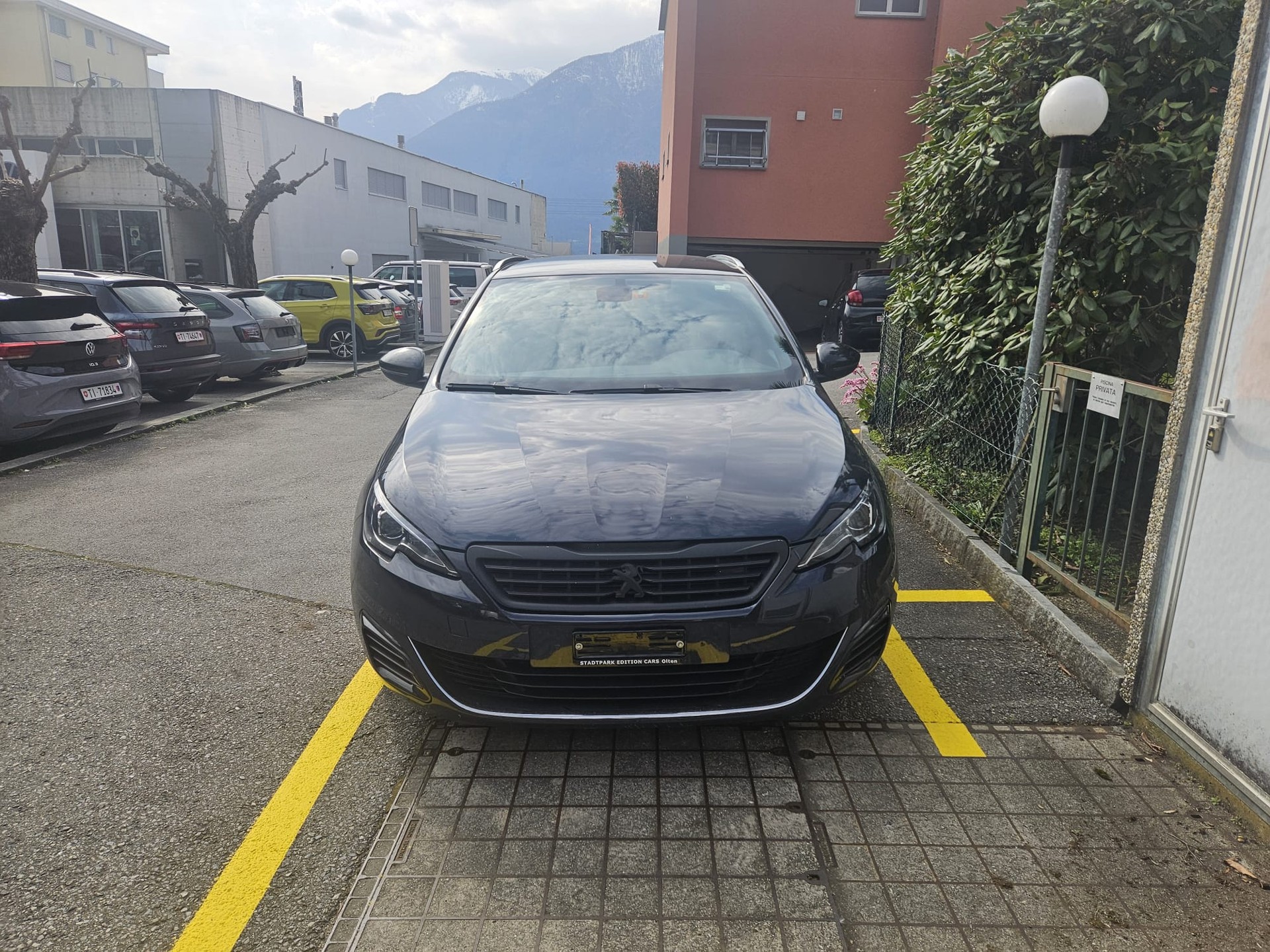 PEUGEOT 2.0 BlueHDi 180 GT-image-1