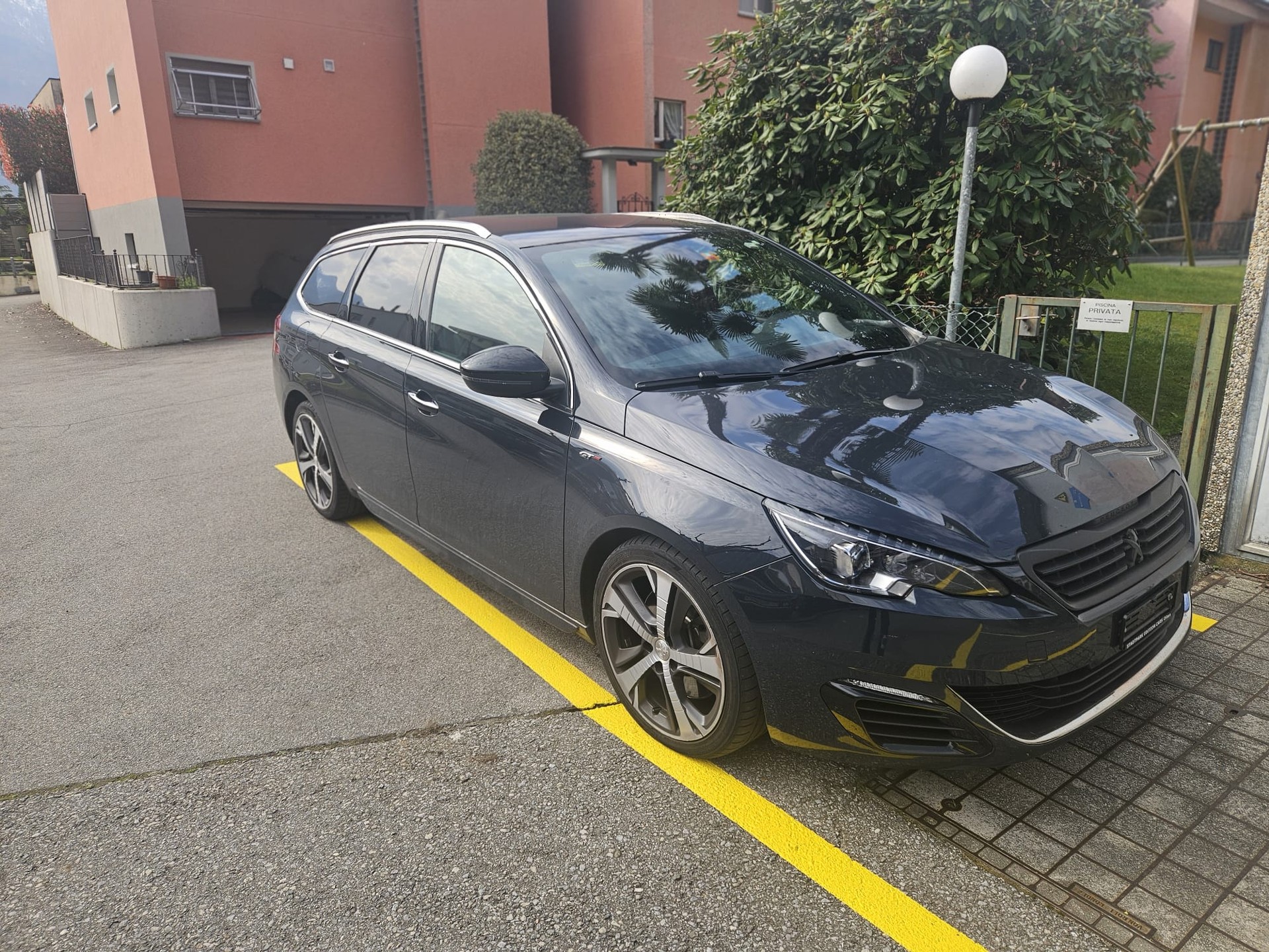 PEUGEOT 2.0 BlueHDi 180 GT-image-0