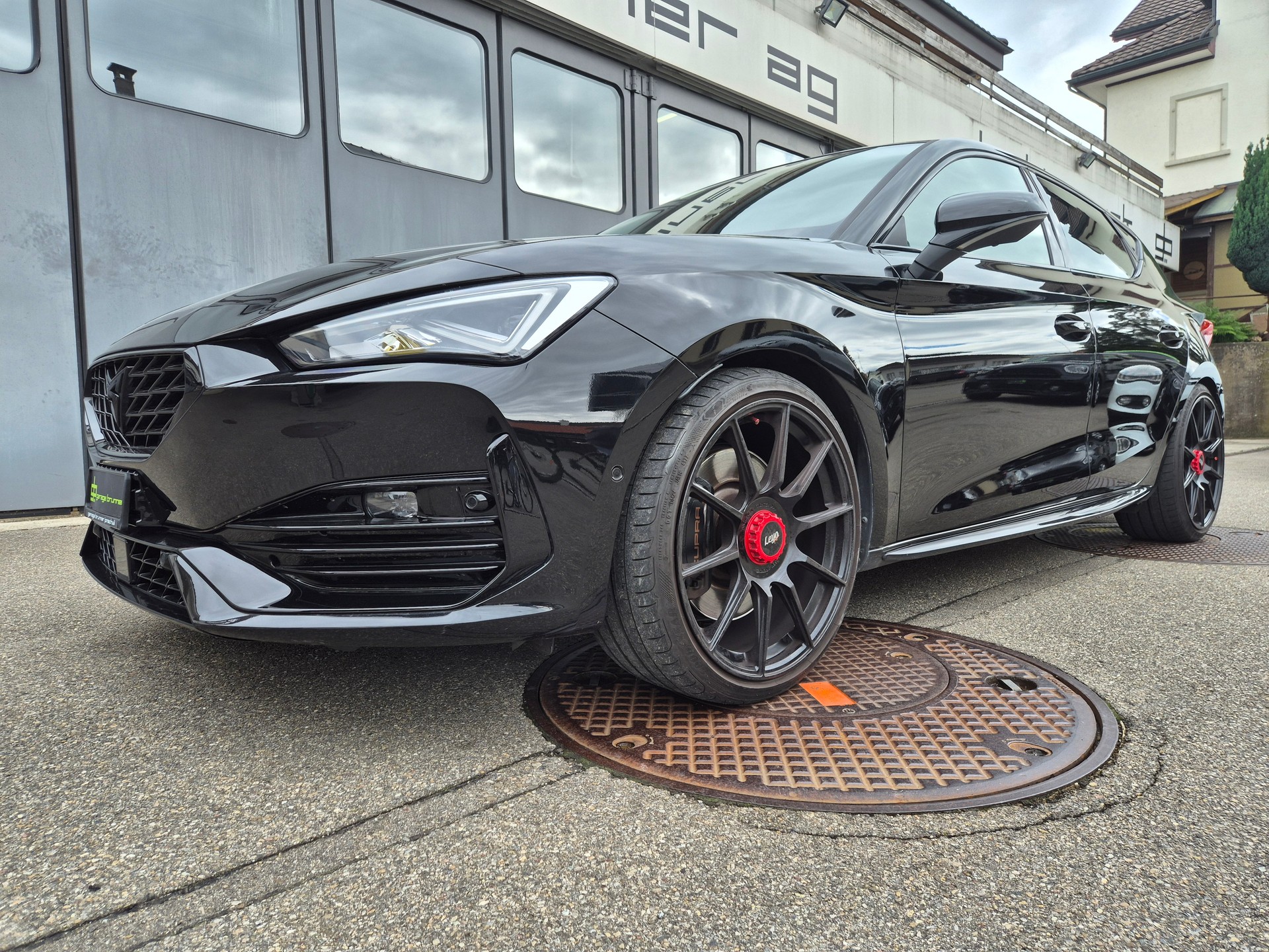 CUPRA LEON VZ 2.0 TSI DSG-image-1