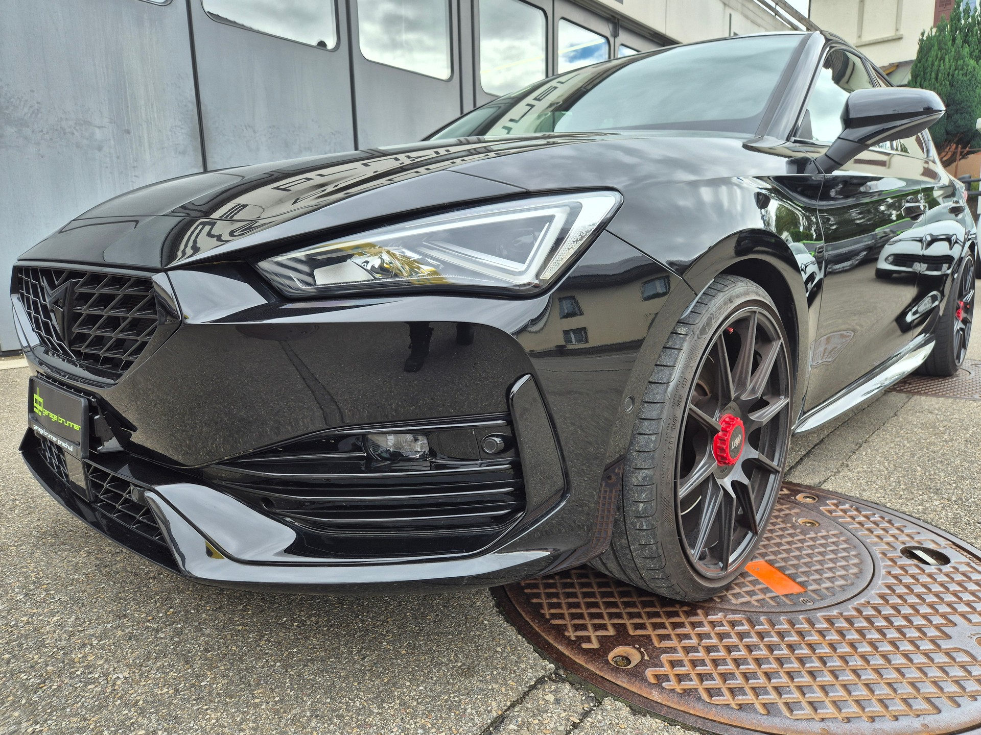CUPRA LEON VZ 2.0 TSI DSG-image-2