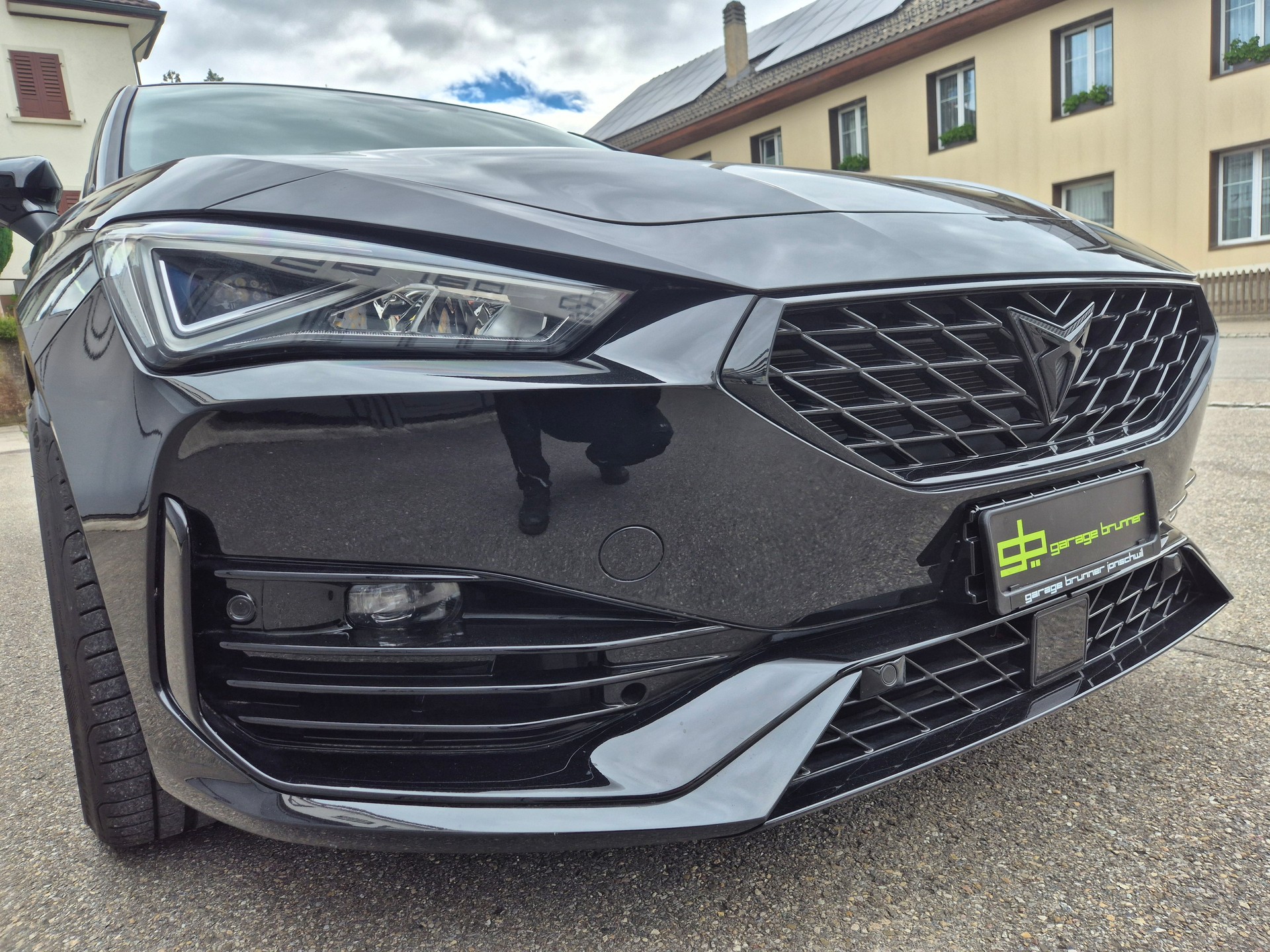 CUPRA LEON VZ 2.0 TSI DSG-image-3
