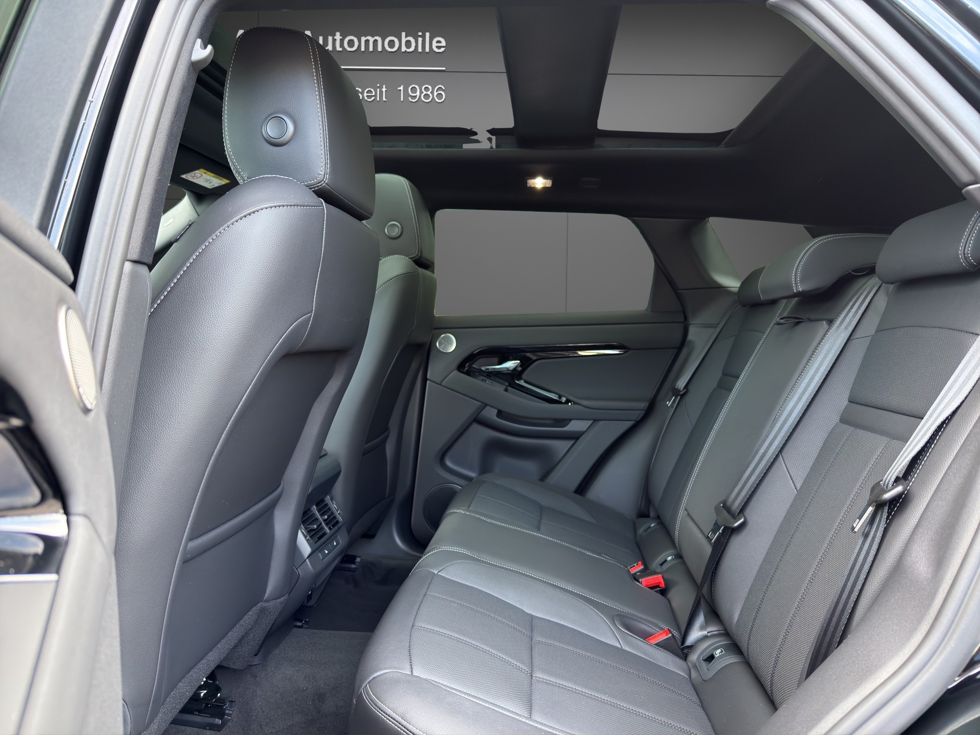LAND ROVER Range Rover Evoque P 270e Hoxton Edition AT9-image-6