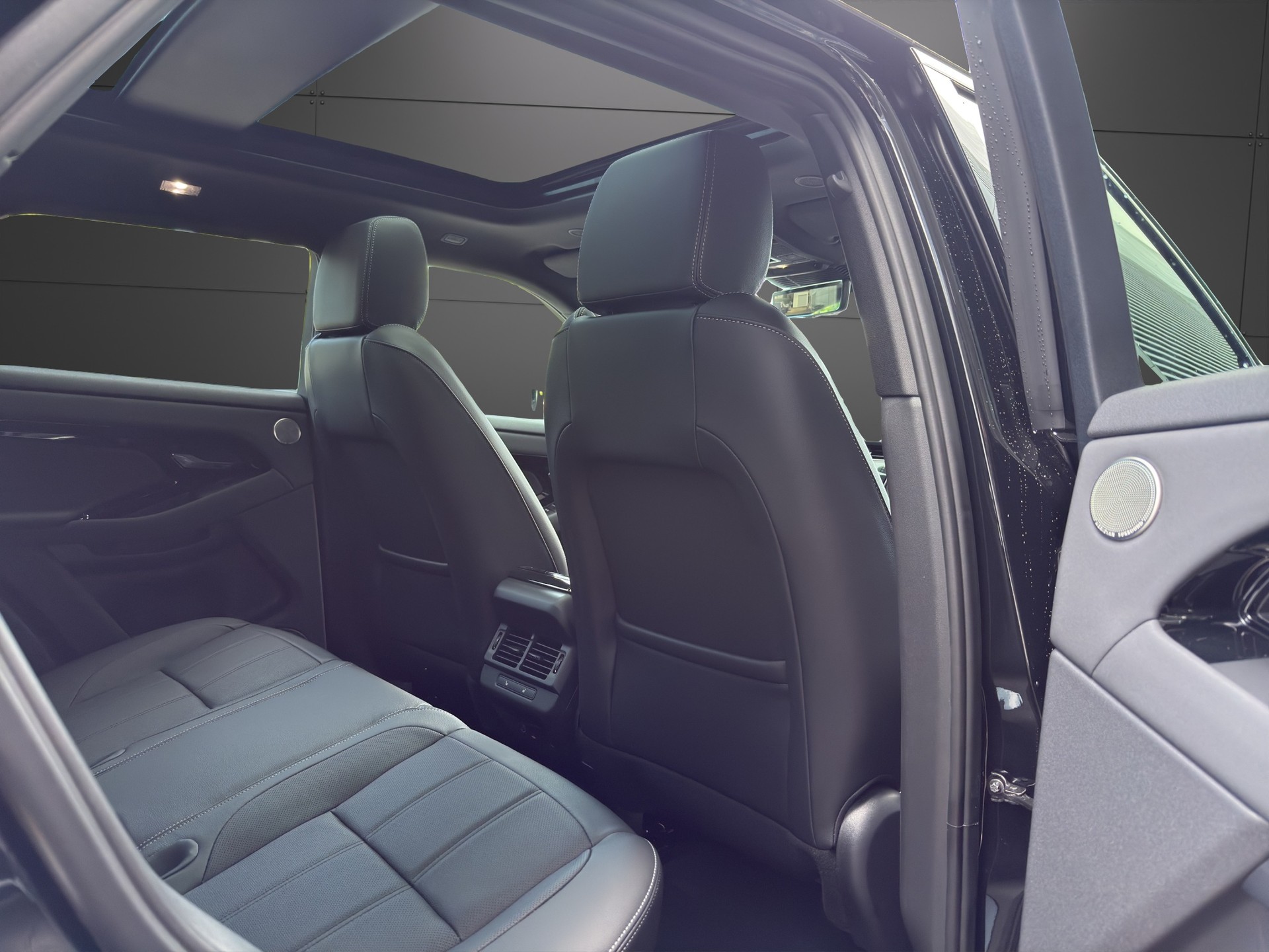 LAND ROVER Range Rover Evoque P 270e Hoxton Edition AT9-image-8