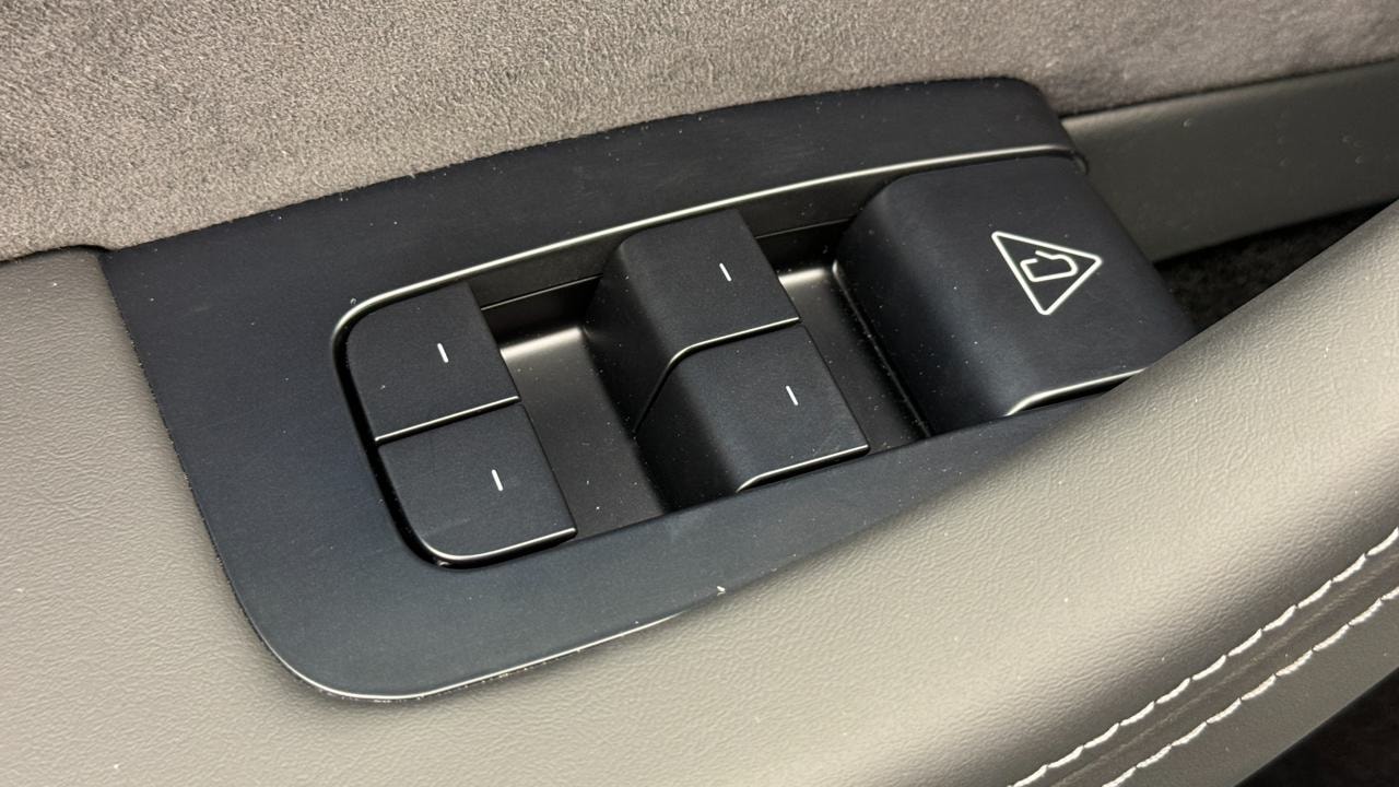 TESLA Model 3 Long Range Dual Motor AWD-image-8